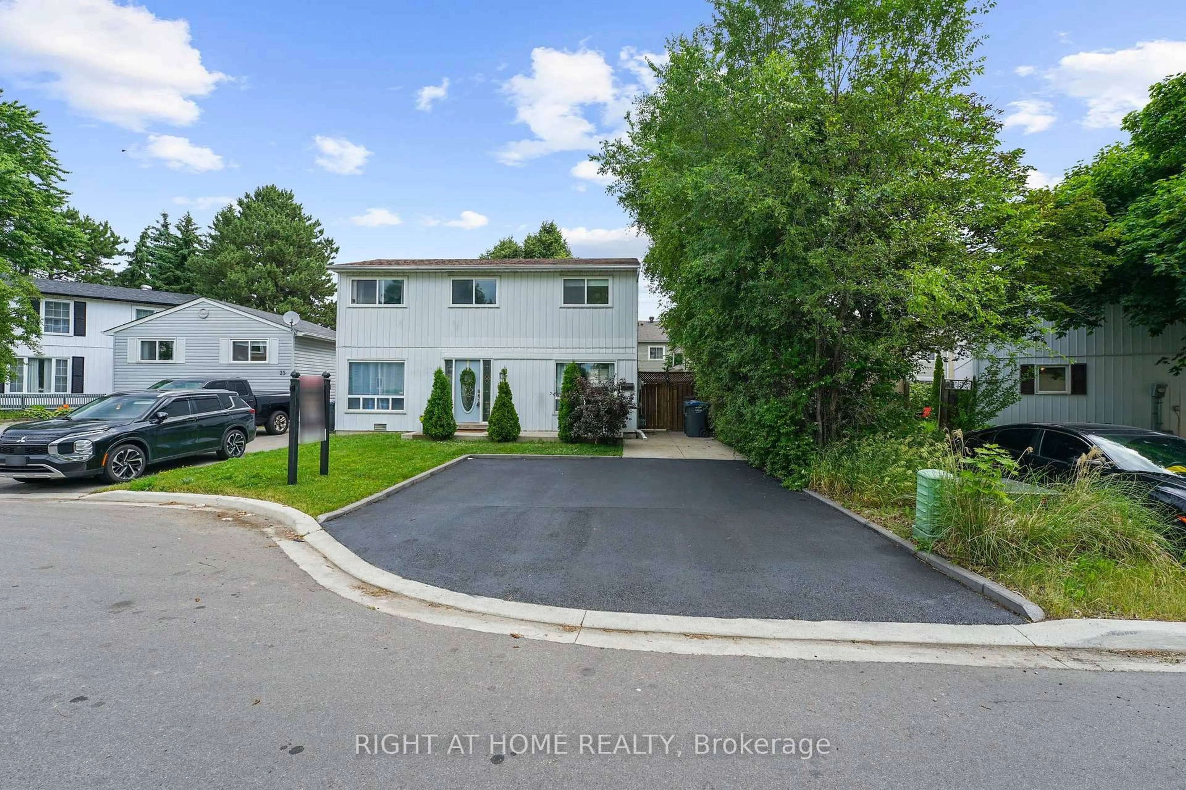 A pic from outside/outdoor area/front of a property/back of a property/a pic from drone, street for 23 Huntingwood Cres, Brampton Ontario L6S 1S5