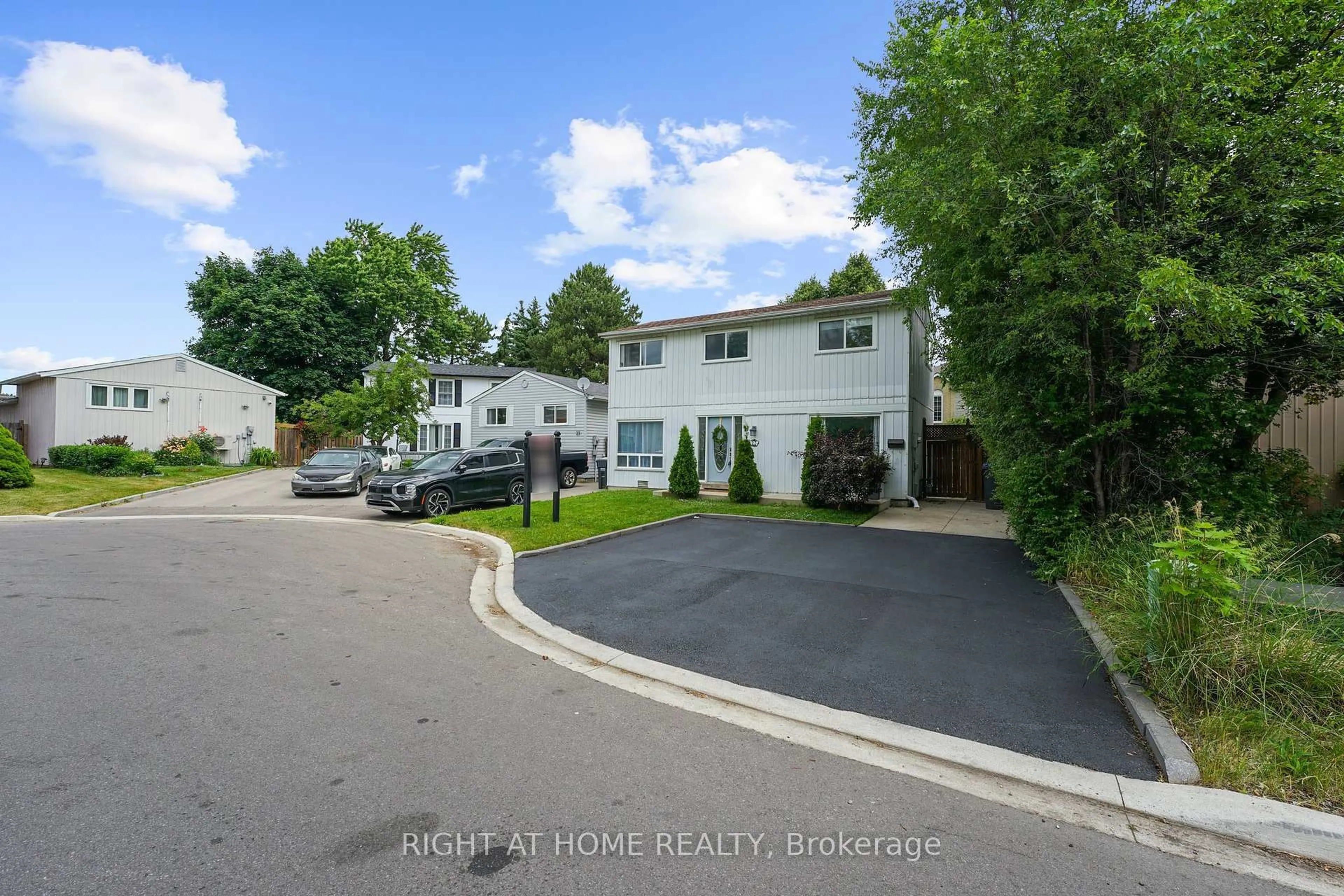 A pic from outside/outdoor area/front of a property/back of a property/a pic from drone, street for 23 Huntingwood Cres, Brampton Ontario L6S 1S5