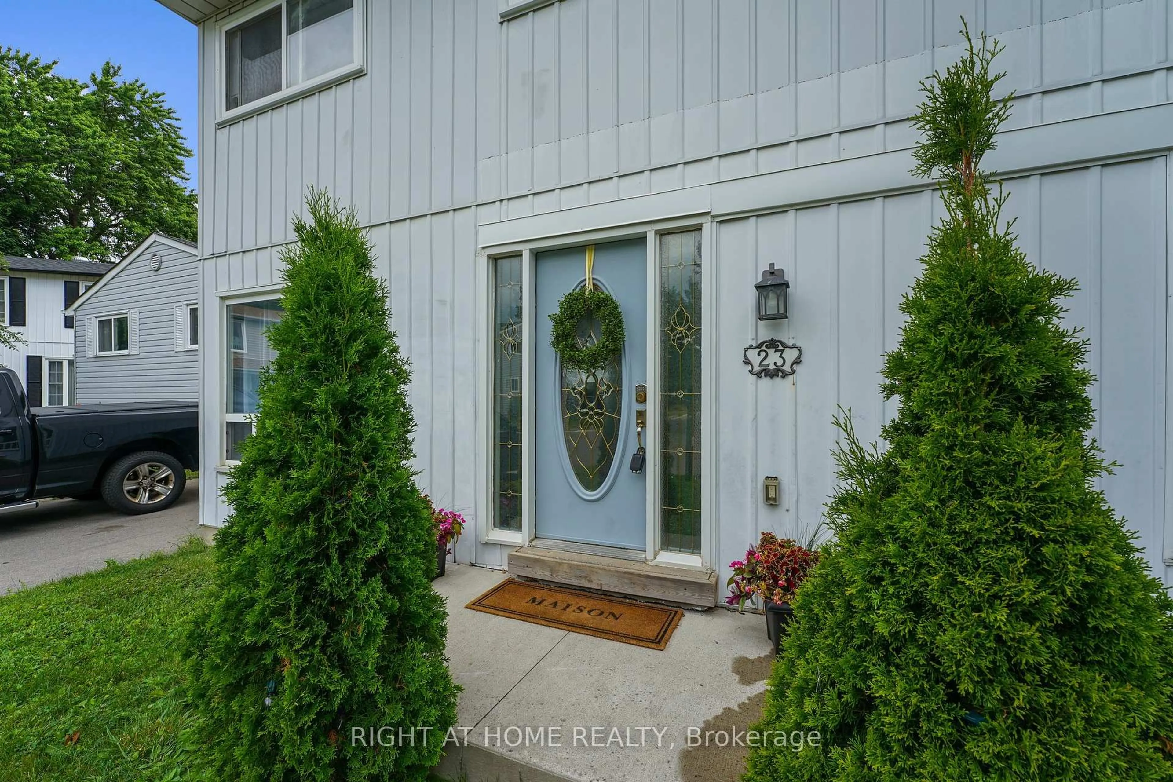 Indoor entryway for 23 Huntingwood Cres, Brampton Ontario L6S 1S5