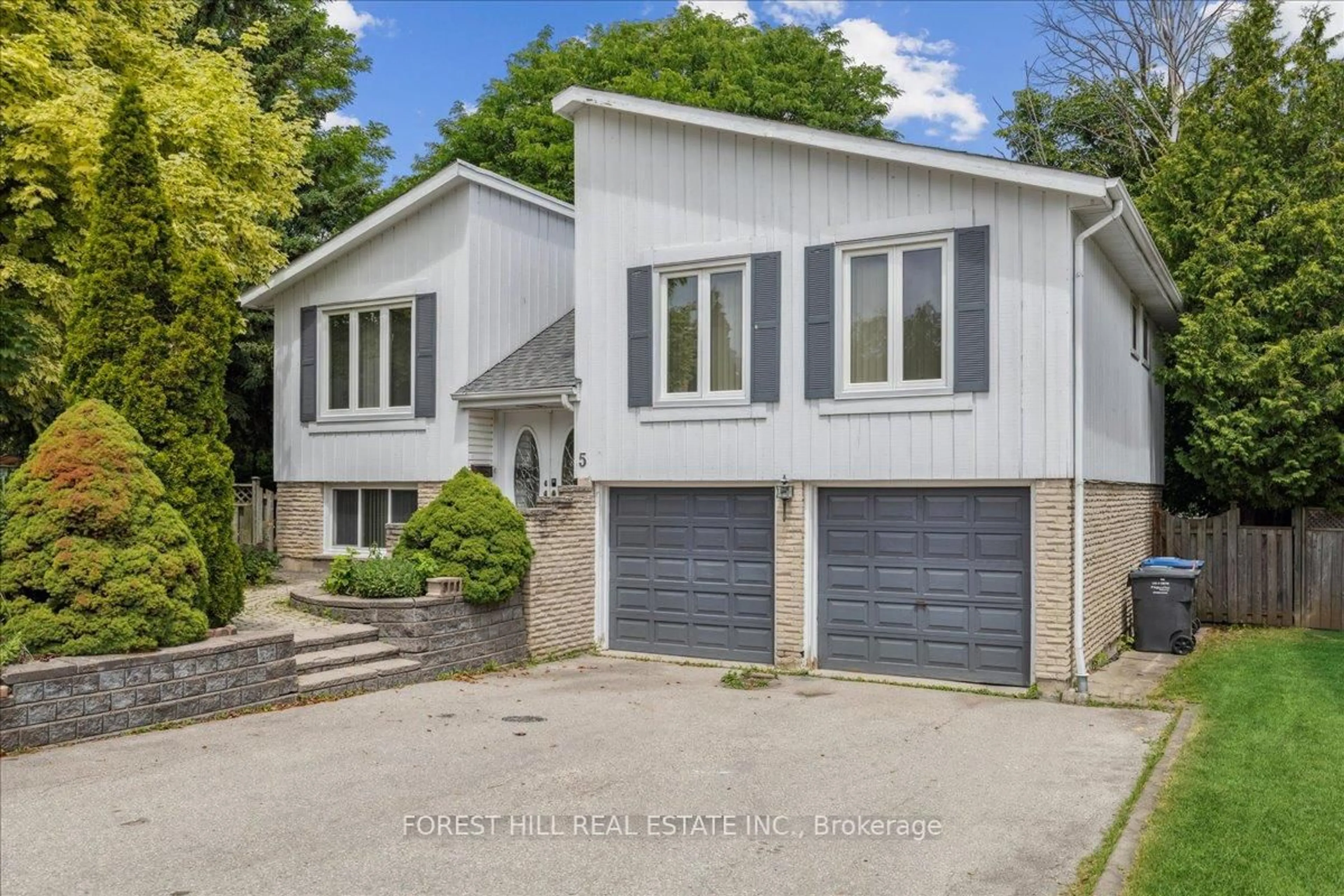 Unknown for 5 Helsinki Mews, Mississauga Ontario L5N 1K3