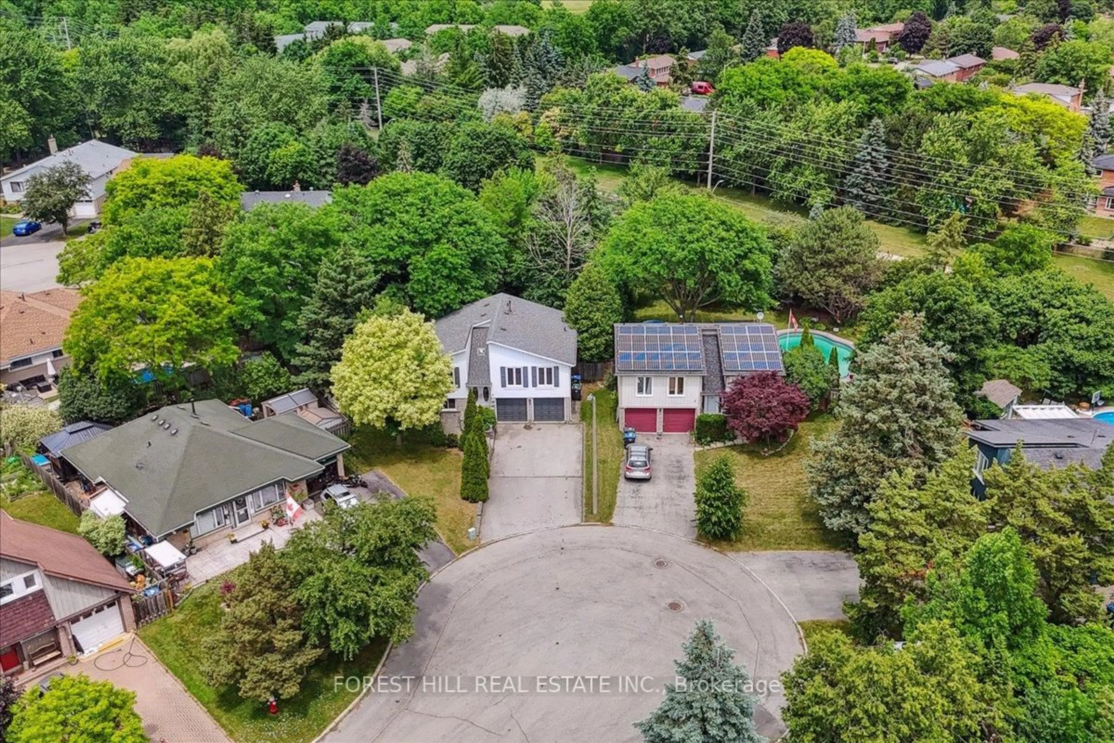 A pic from outside/outdoor area/front of a property/back of a property/a pic from drone, unknown for 5 Helsinki Mews, Mississauga Ontario L5N 1K3