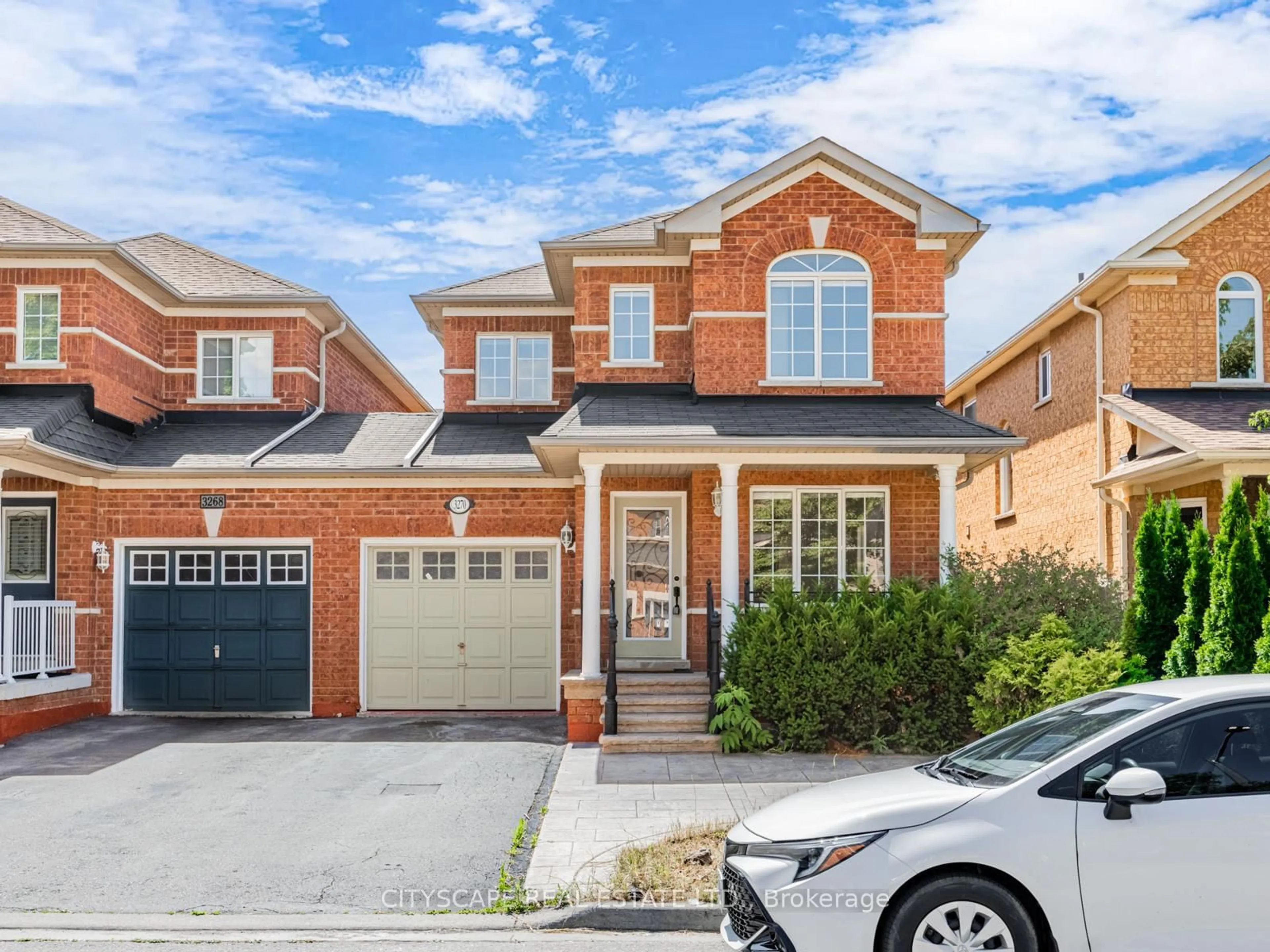 Home with brick exterior material, street for 3270 Ridgeleigh Hts, Mississauga Ontario L5M 6R9