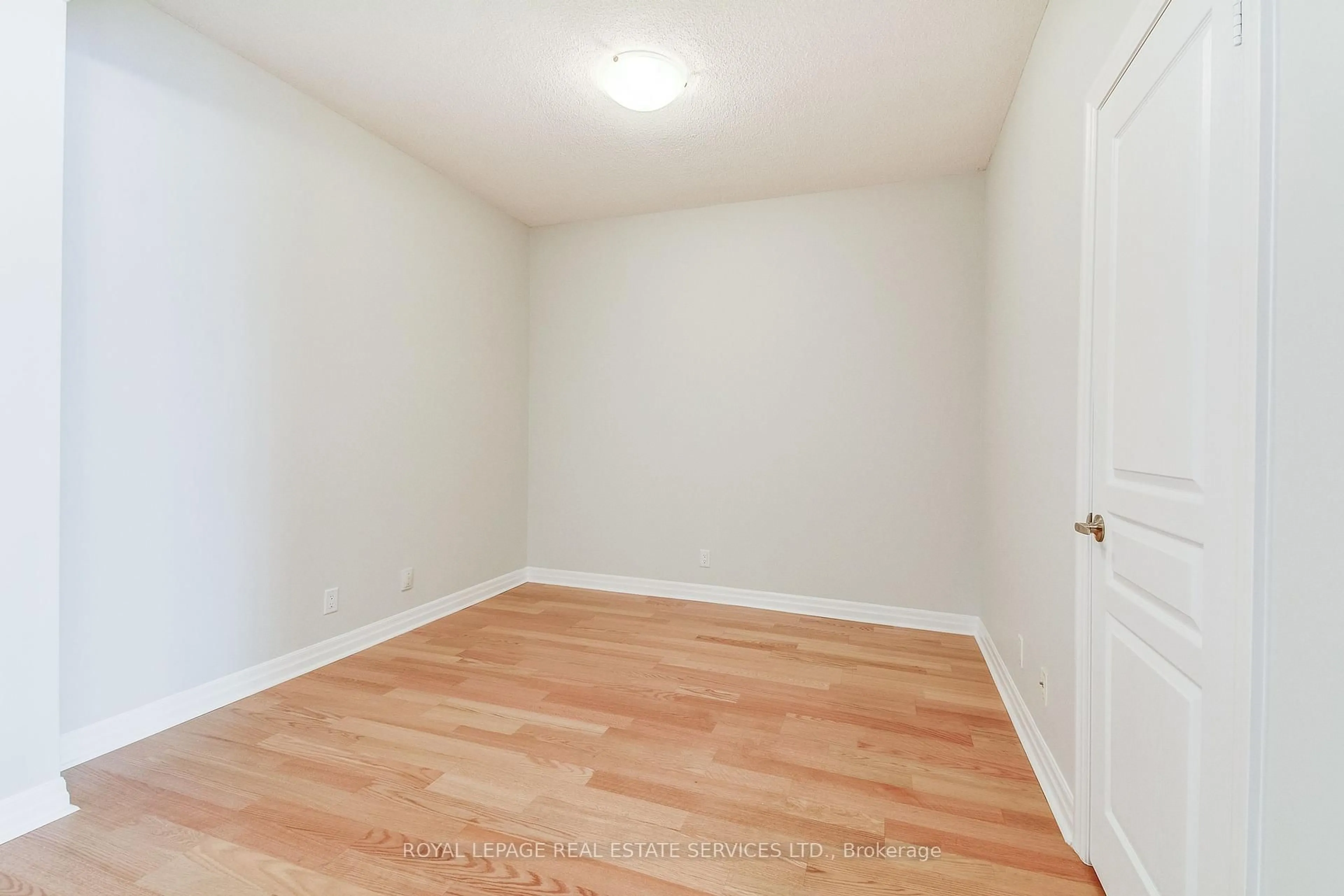 A pic of a room for 70 Port St #208, Mississauga Ontario L5G 4V8