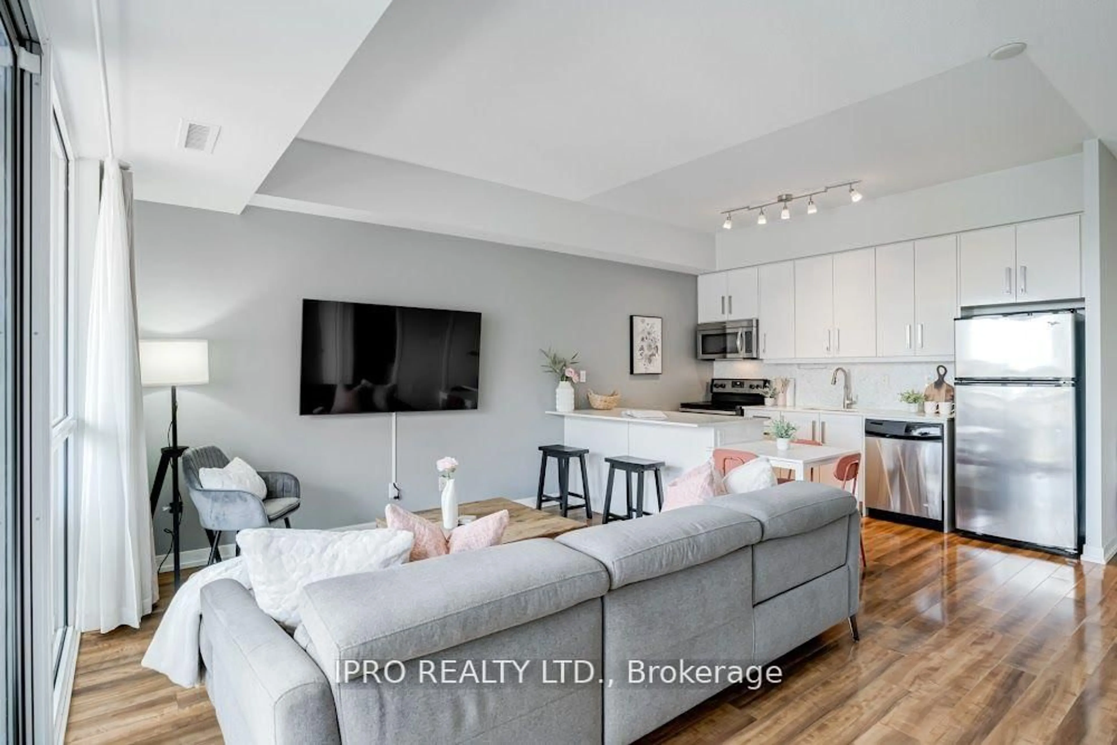 Unknown for 5101 Dundas St #406, Toronto Ontario M9A 5G8