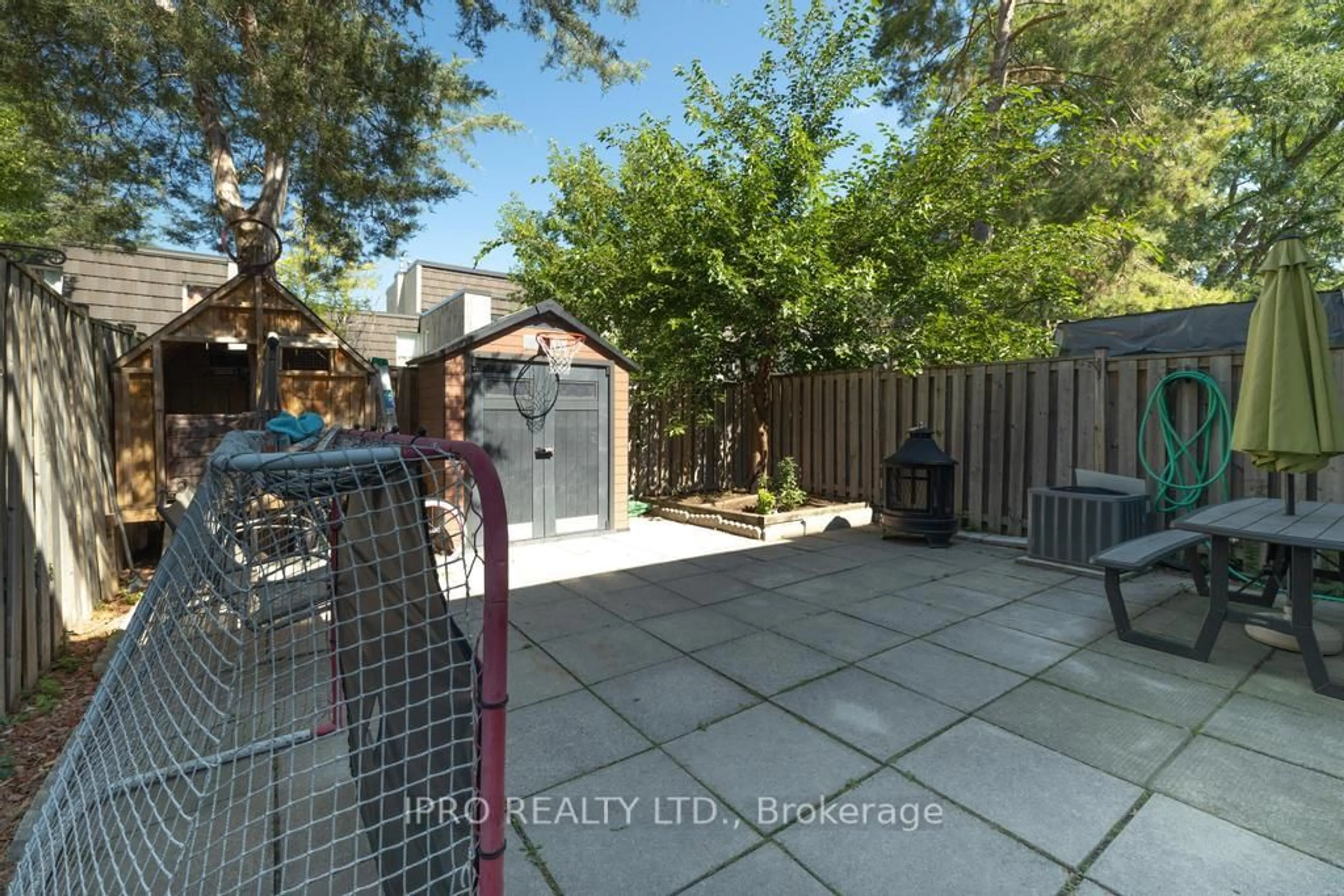 A pic from outside/outdoor area/front of a property/back of a property/a pic from drone, street for 23 Four Winds Dr #13, Toronto Ontario M3J 1K7