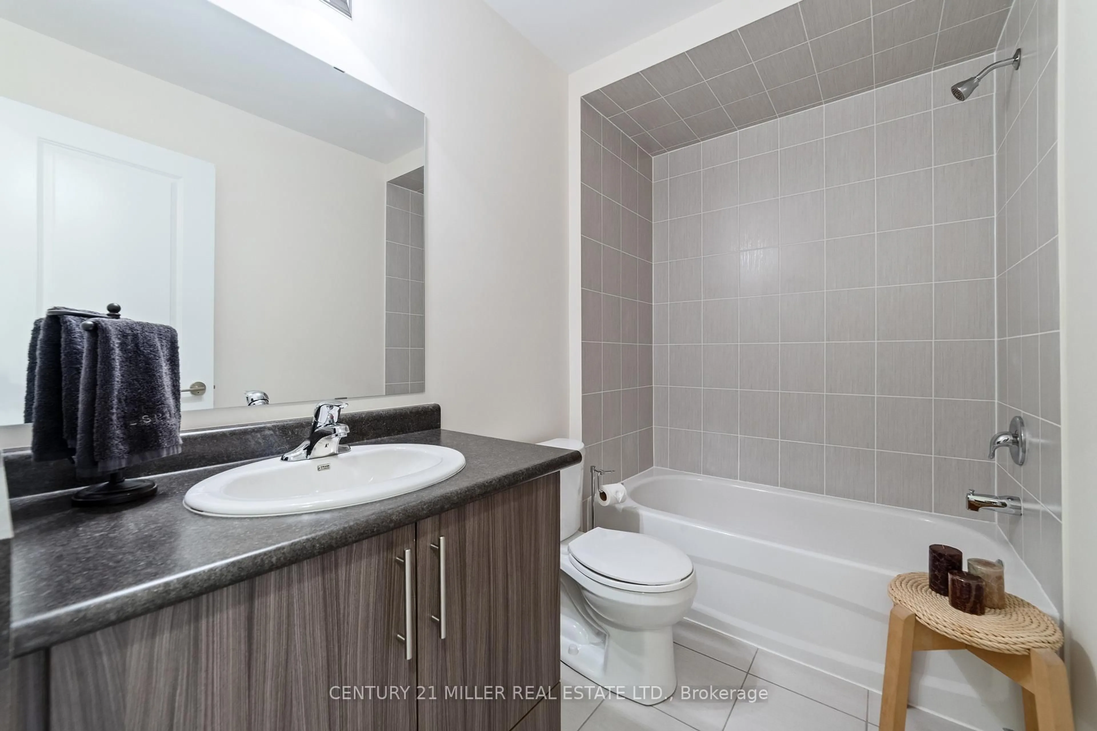 Standard bathroom, unknown for 263 Georgian Dr #207, Oakville Ontario L6H 0L2