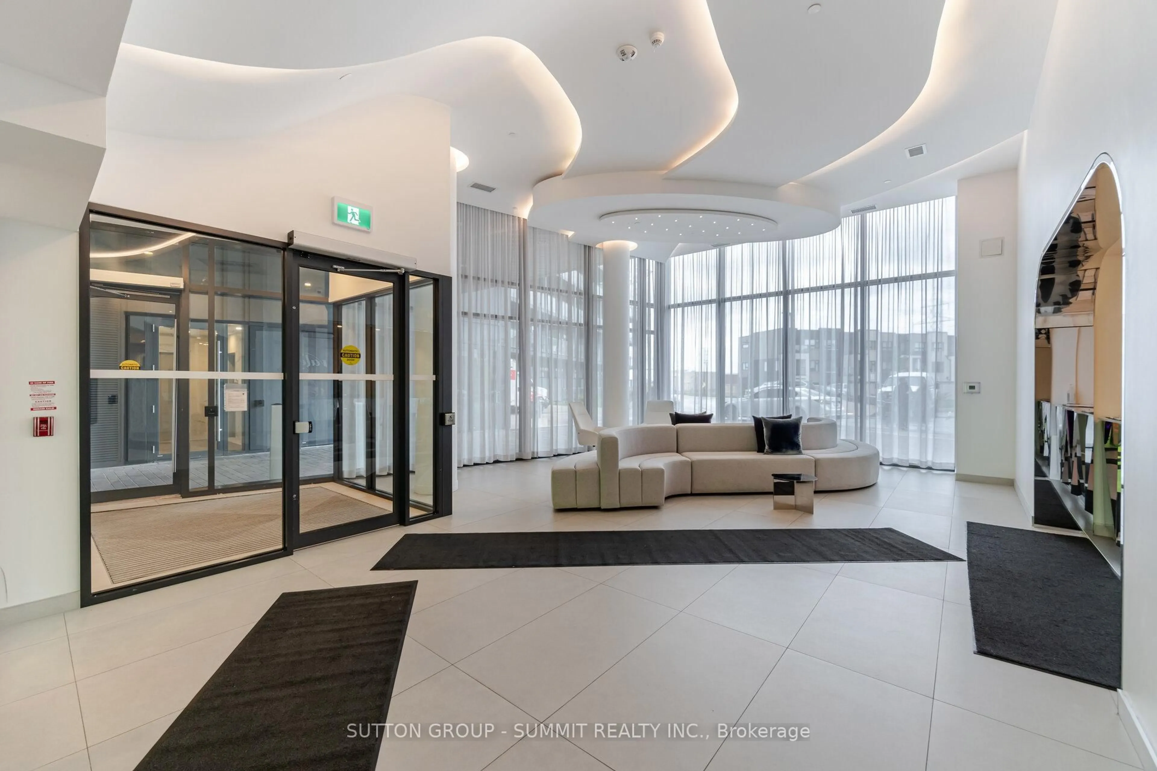 Indoor foyer for 3200 DAKOTA COMMON ##B-811, Burlington Ontario L7M 2A7