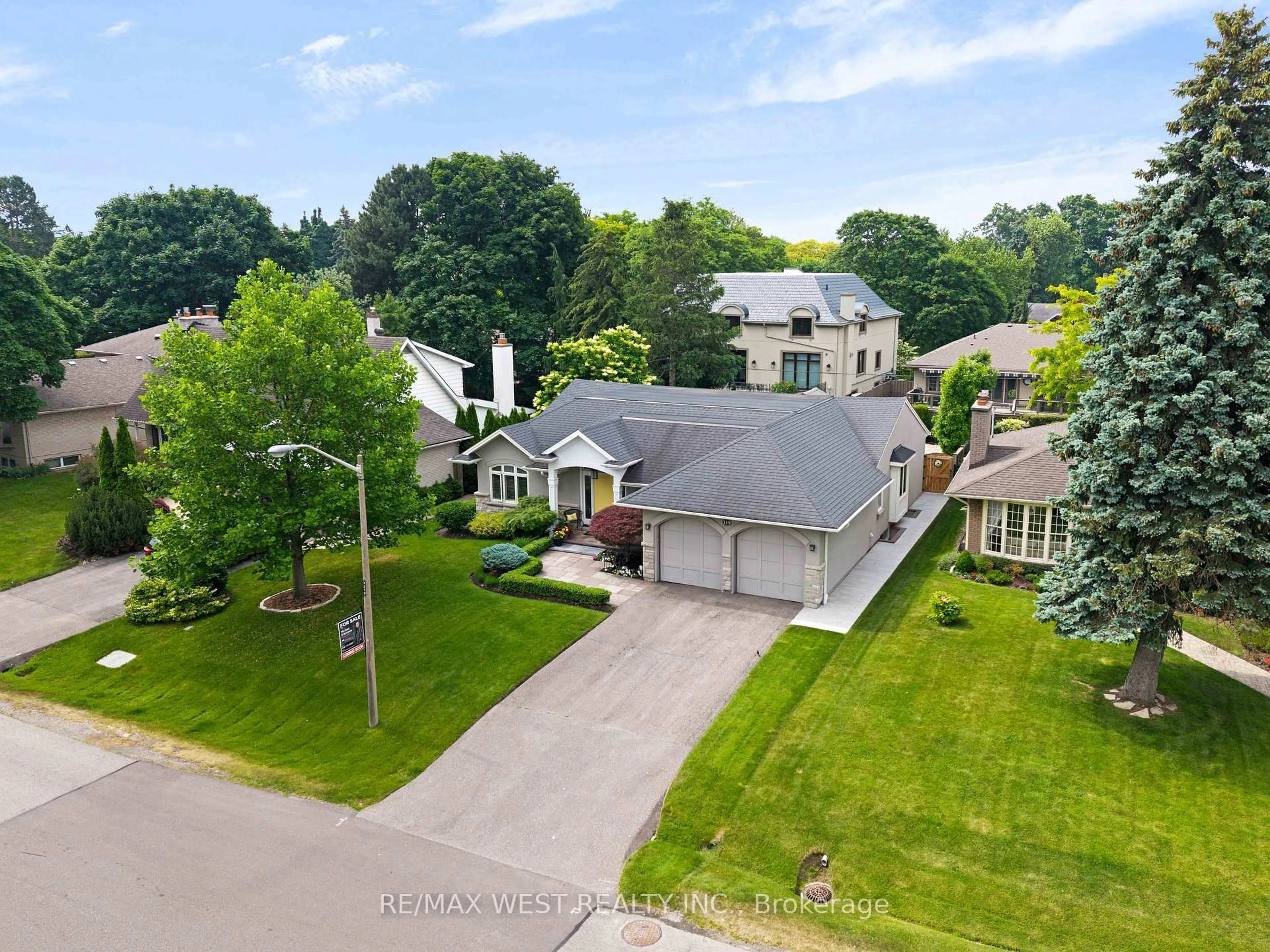 A pic from outside/outdoor area/front of a property/back of a property/a pic from drone, street for 119 Princess Anne Cres, Toronto Ontario M9A 2R4