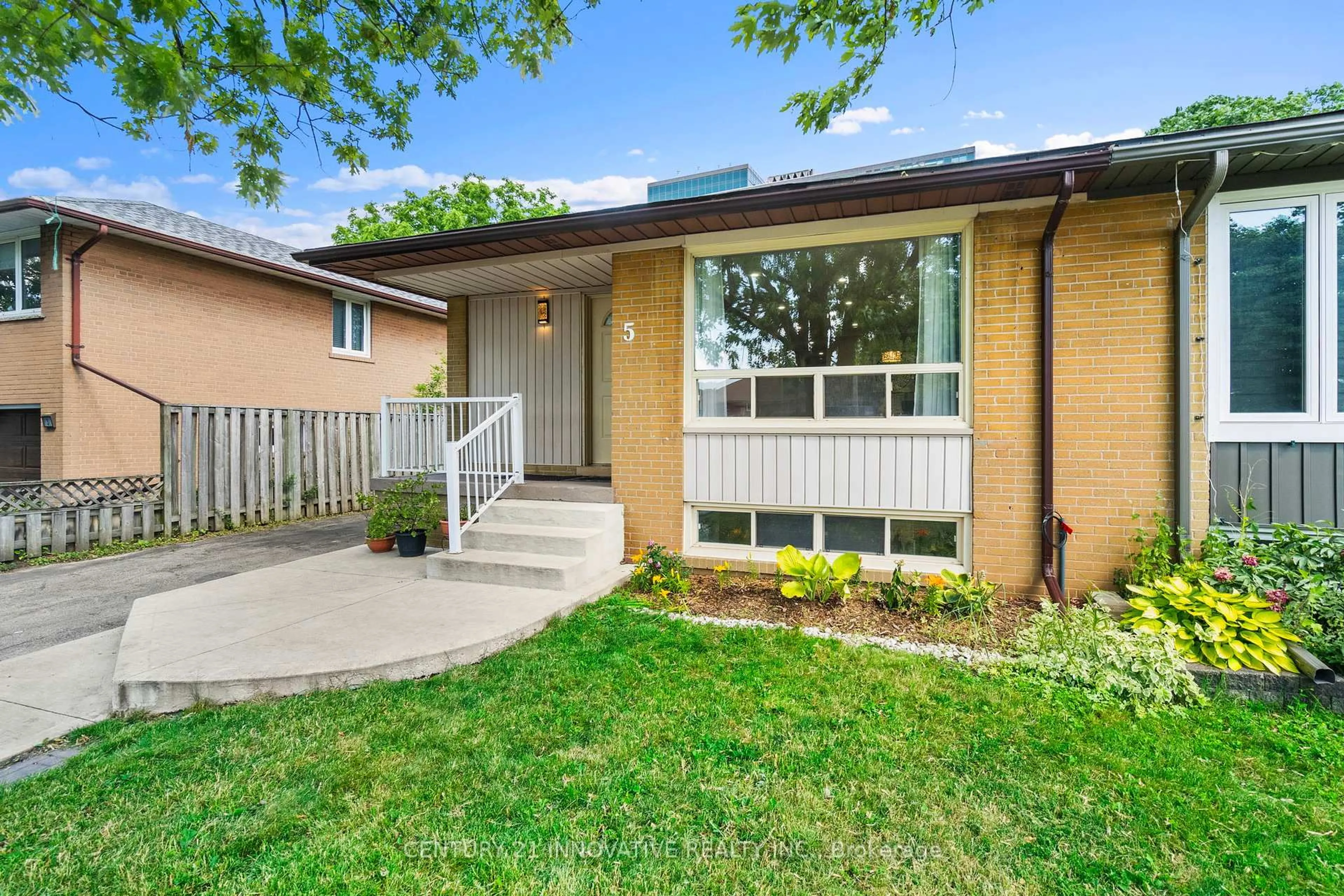 Unknown for 5 Avondale Blvd, Brampton Ontario L6T 1H1