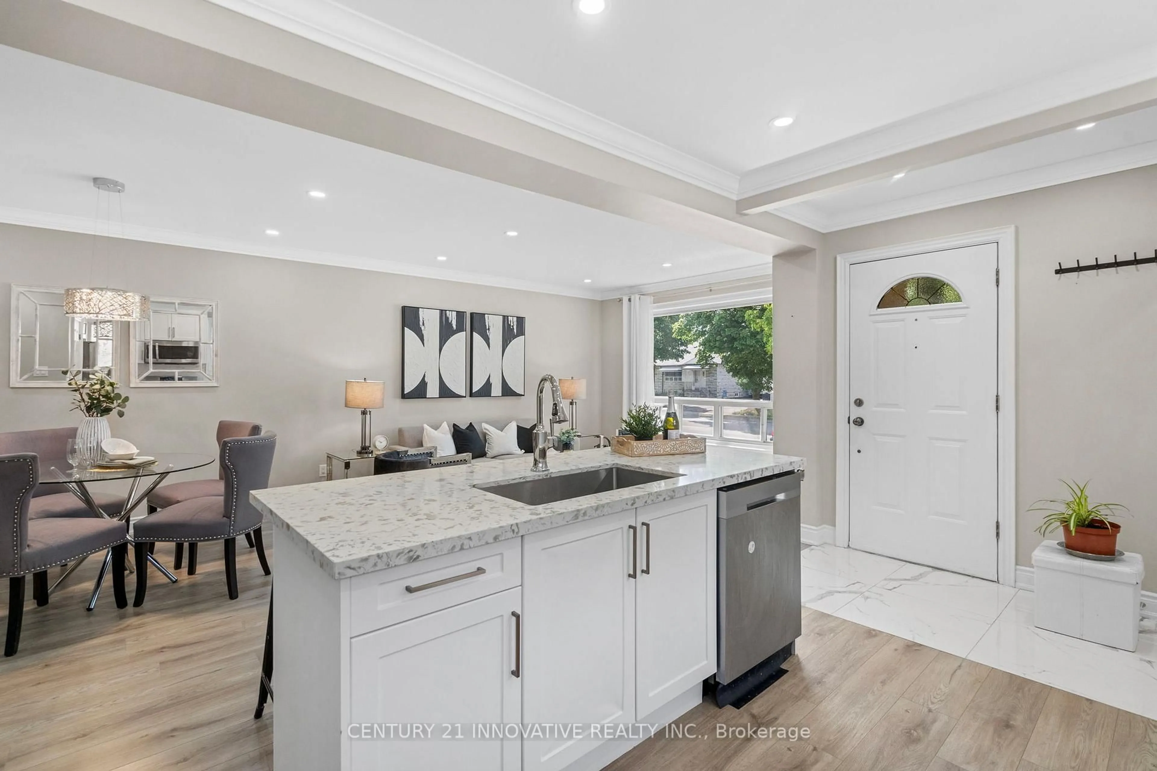 Open concept kitchen, ceramic/tile floor for 5 Avondale Blvd, Brampton Ontario L6T 1H1