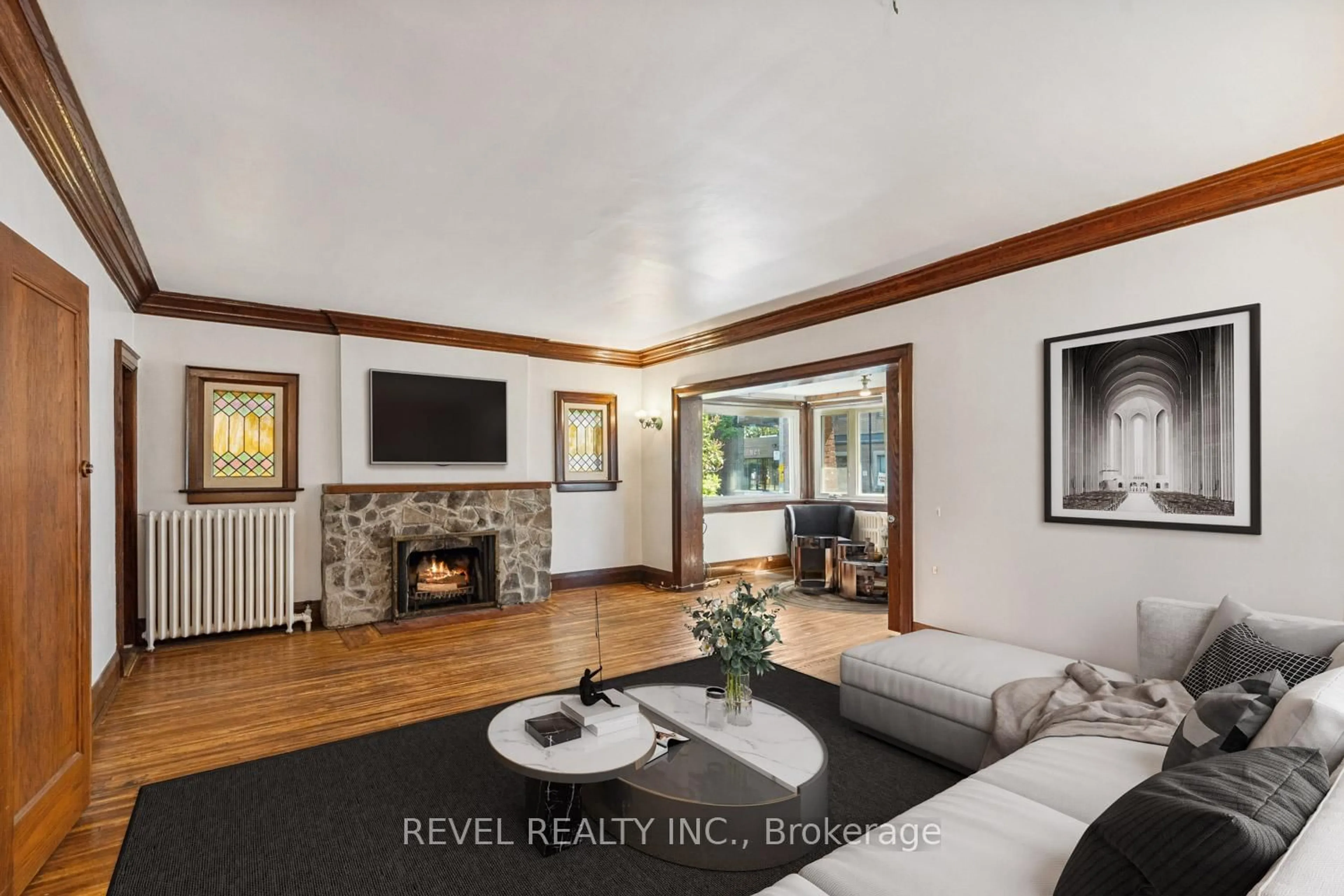 Living room with furniture, unknown for 18 Glendale Ave Ave, Toronto Ontario M6R 2S7