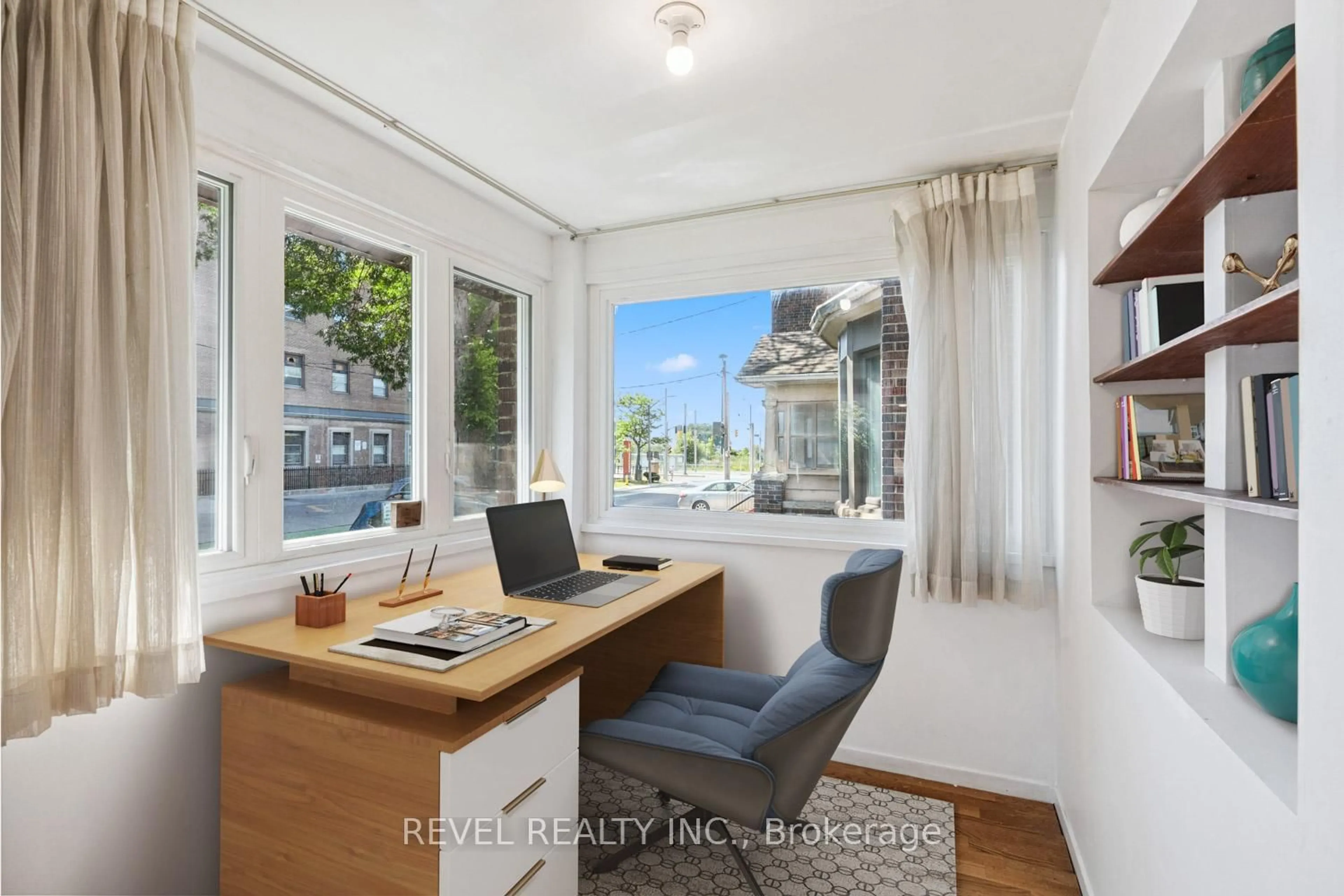 A pic of a room for 18 Glendale Ave Ave, Toronto Ontario M6R 2S7