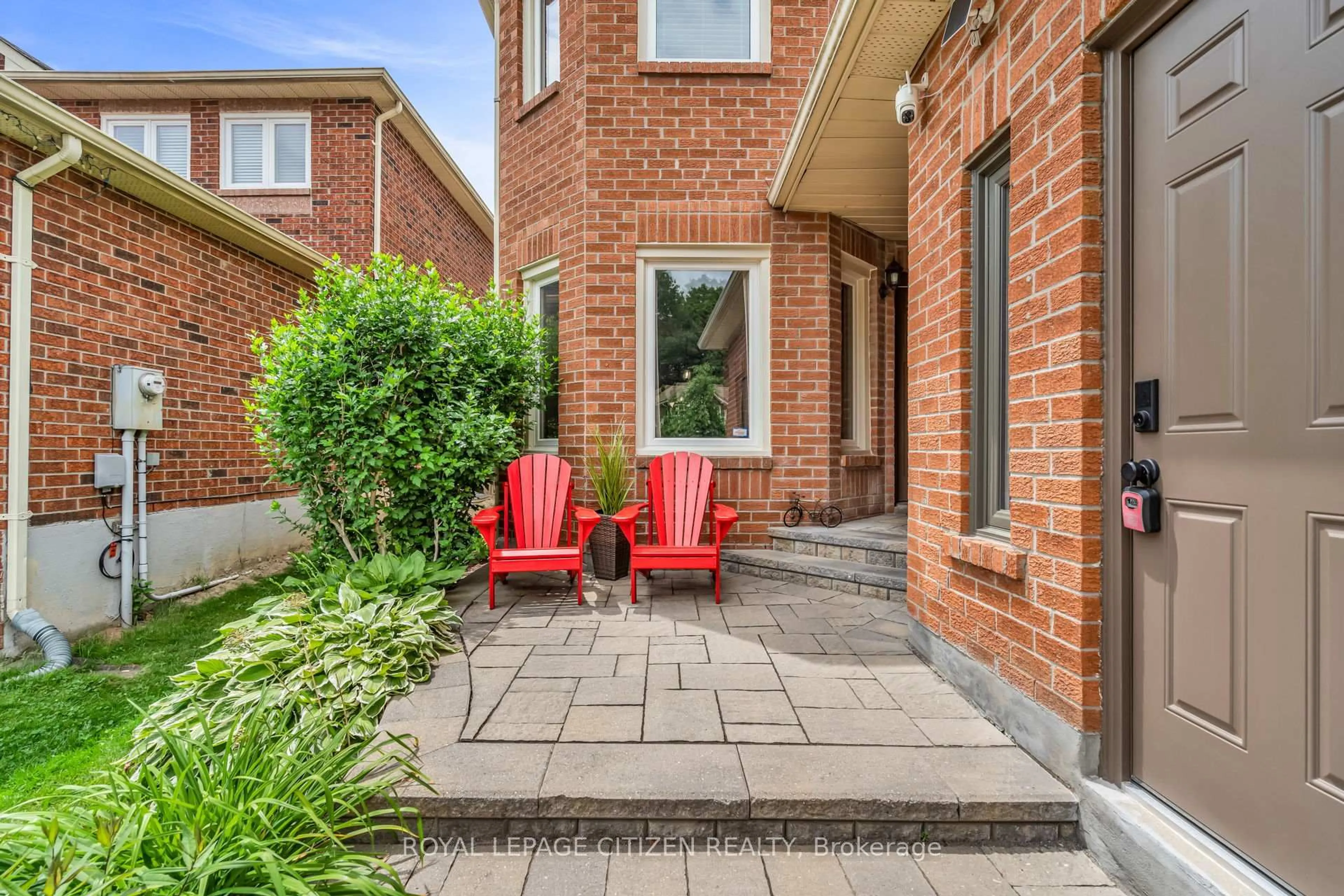 Patio, street for 10 Killarney Crt, Brampton Ontario L6Z 3B7