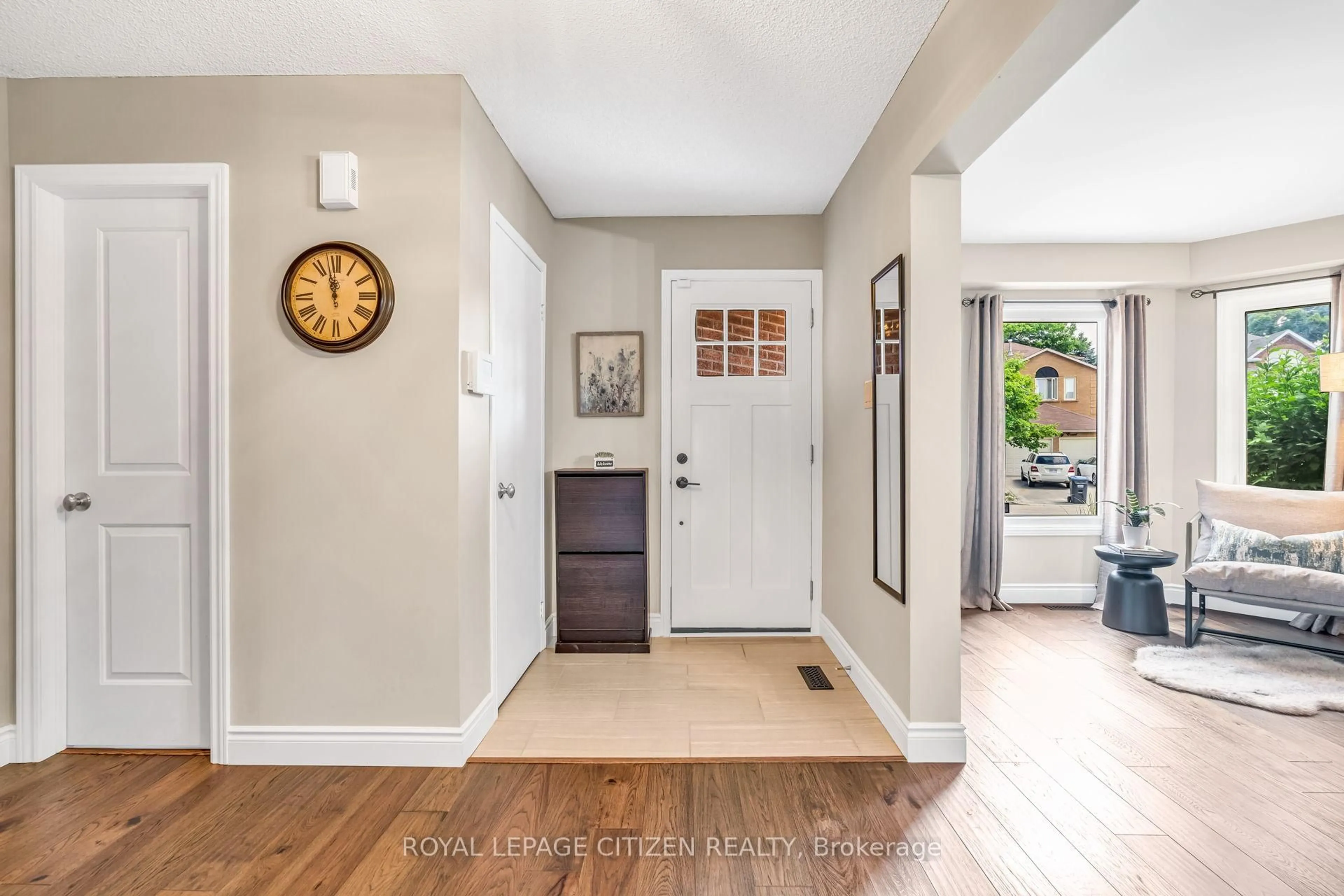Indoor entryway for 10 Killarney Crt, Brampton Ontario L6Z 3B7