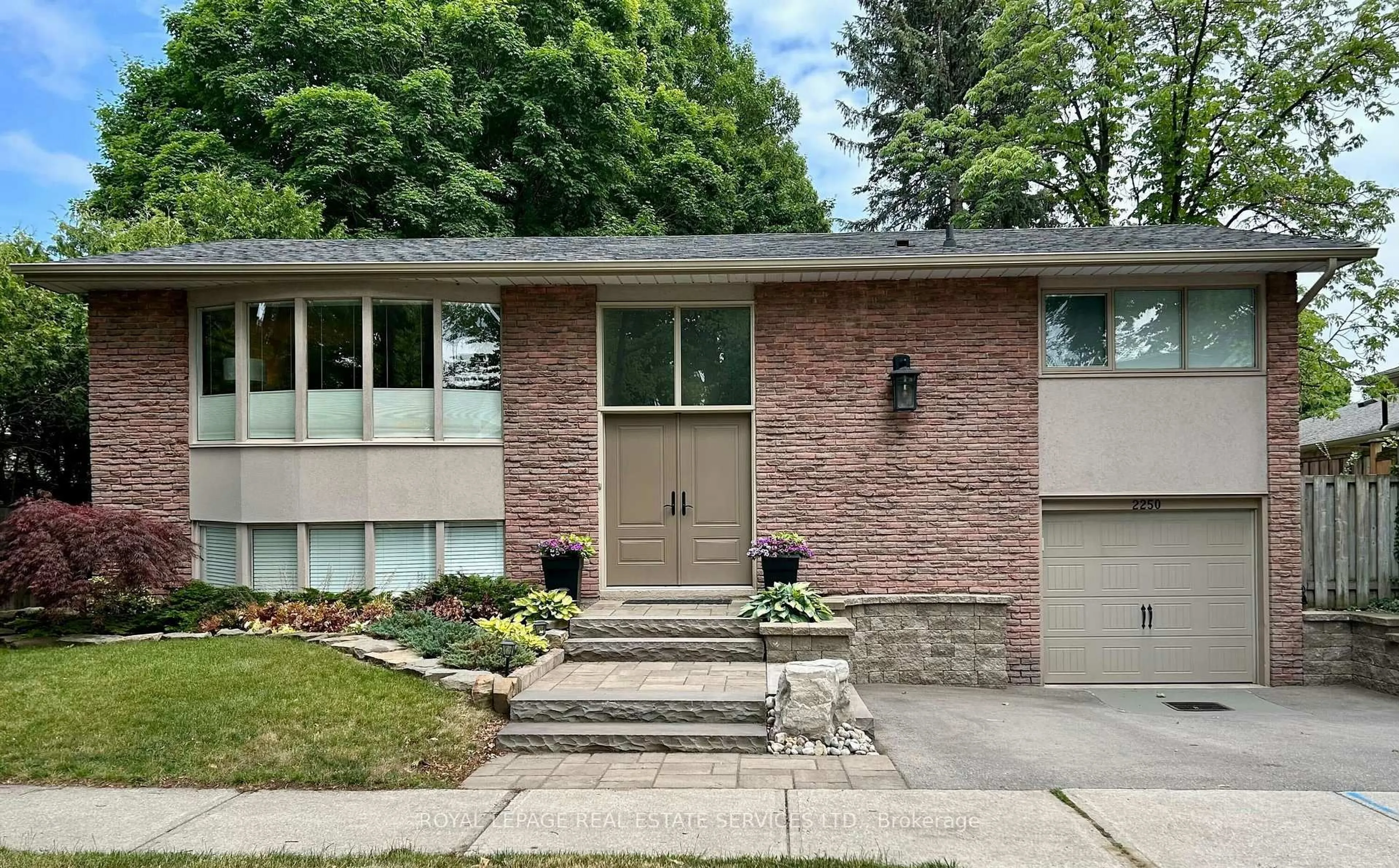 Home with brick exterior material, street for 2250 Dunedin Rd, Oakville Ontario L6J 5V5