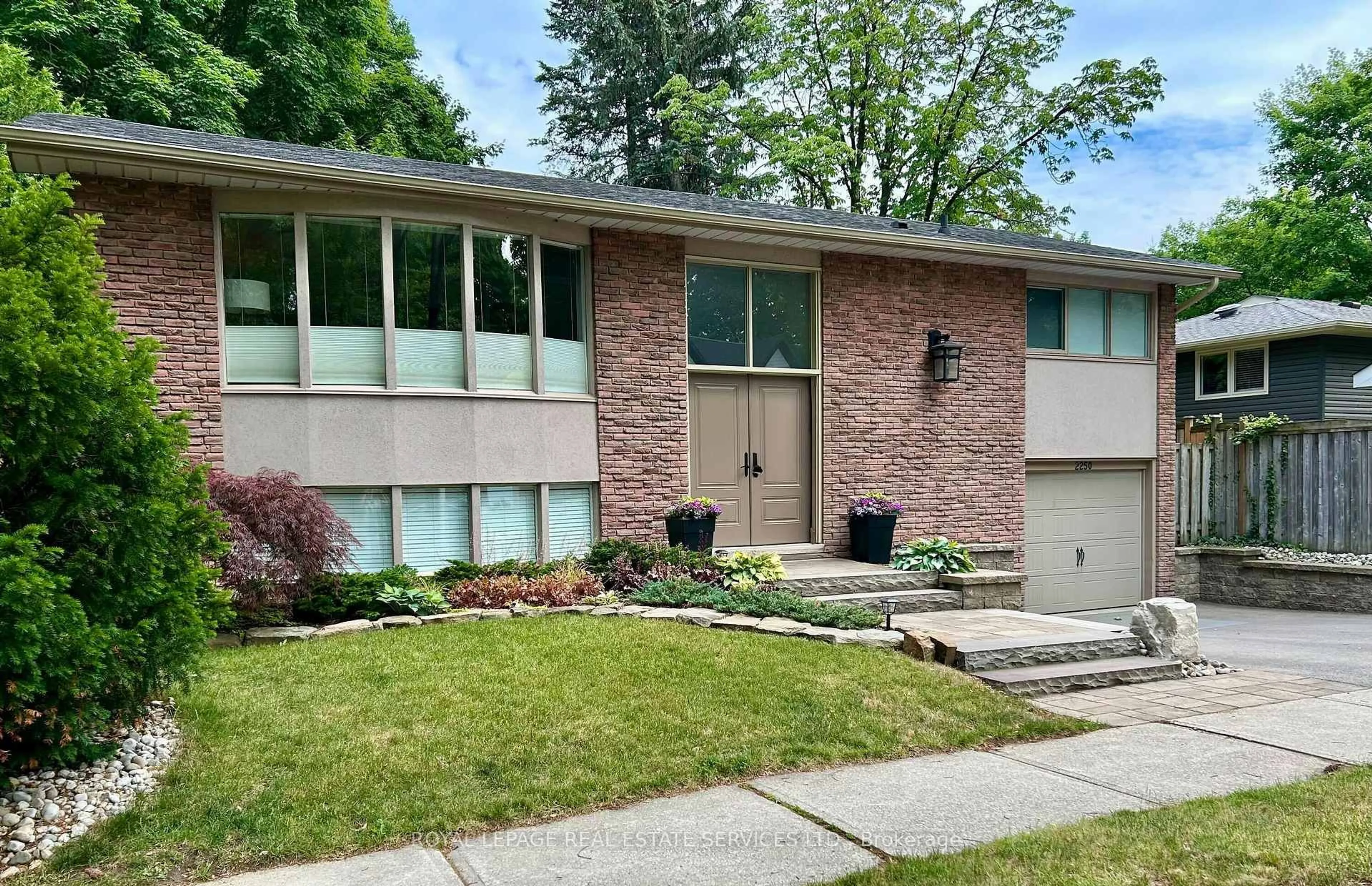 Home with brick exterior material, street for 2250 Dunedin Rd, Oakville Ontario L6J 5V5