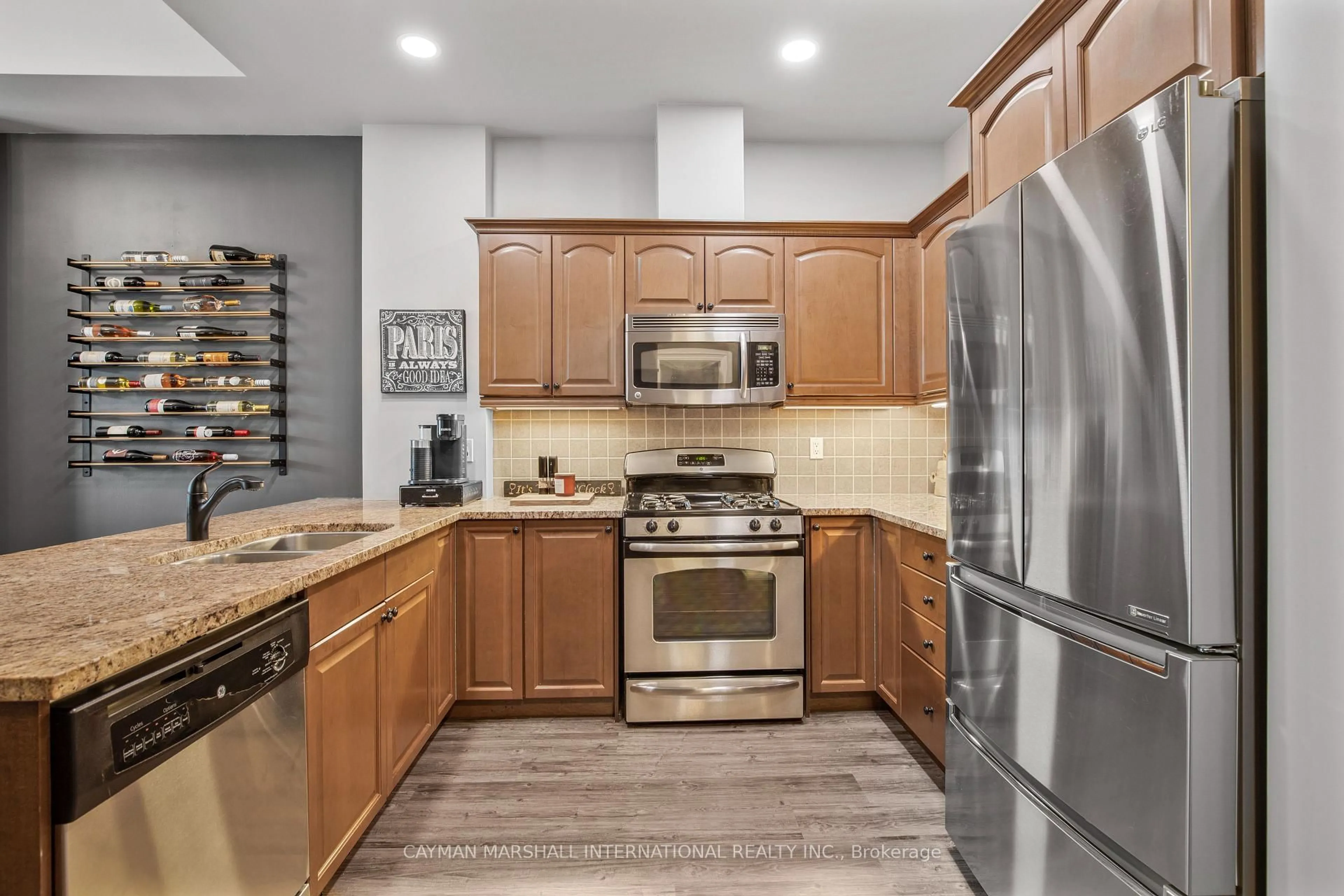 Standard kitchen, ceramic/tile floor for 360 Pearl St #201, Burlington Ontario L7R 1E1