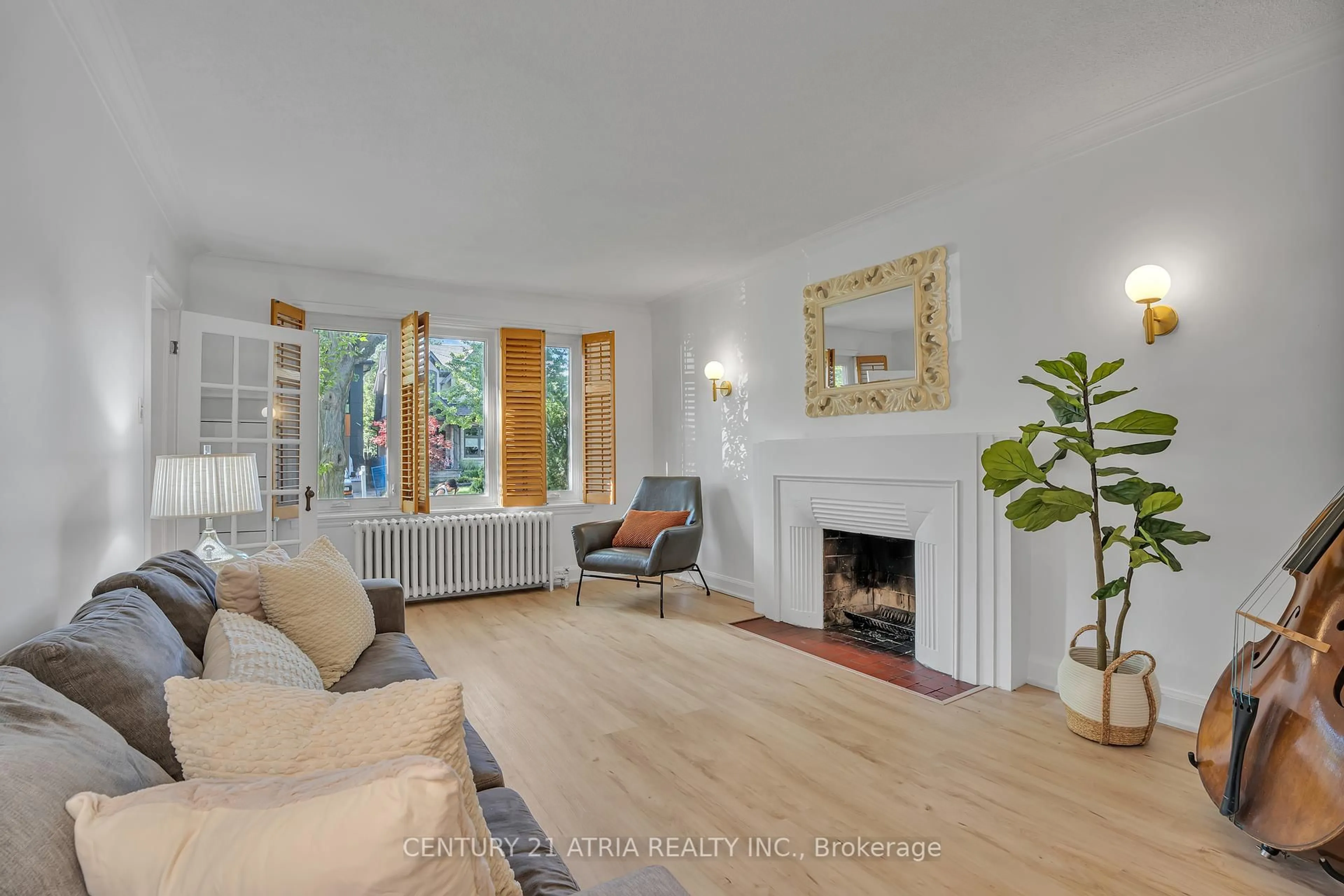 Living room with furniture, unknown for 13 Sunnydale Dr, Toronto Ontario M8Y 2J2
