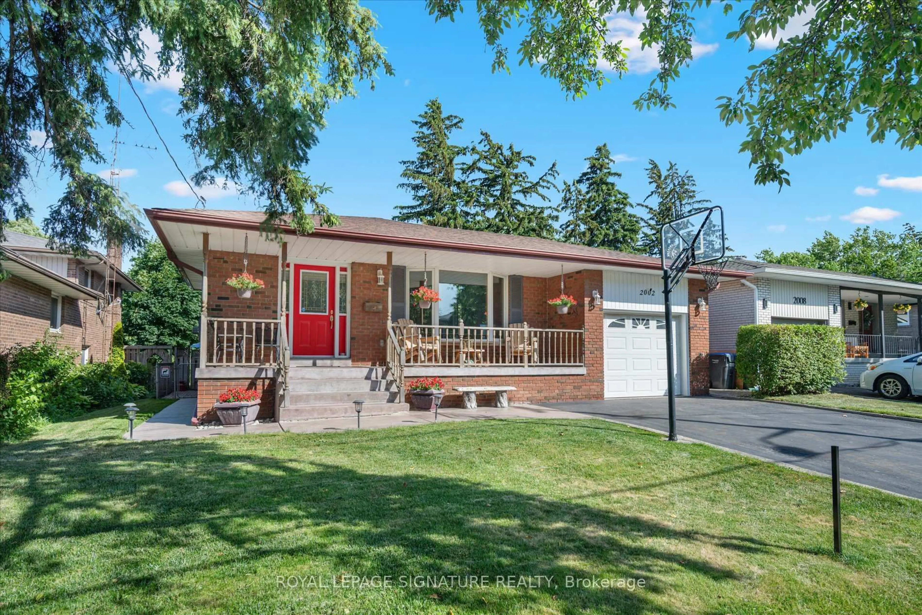 Home with brick exterior material, street for 2002 Ingledale Rd, Mississauga Ontario L5J 2H2