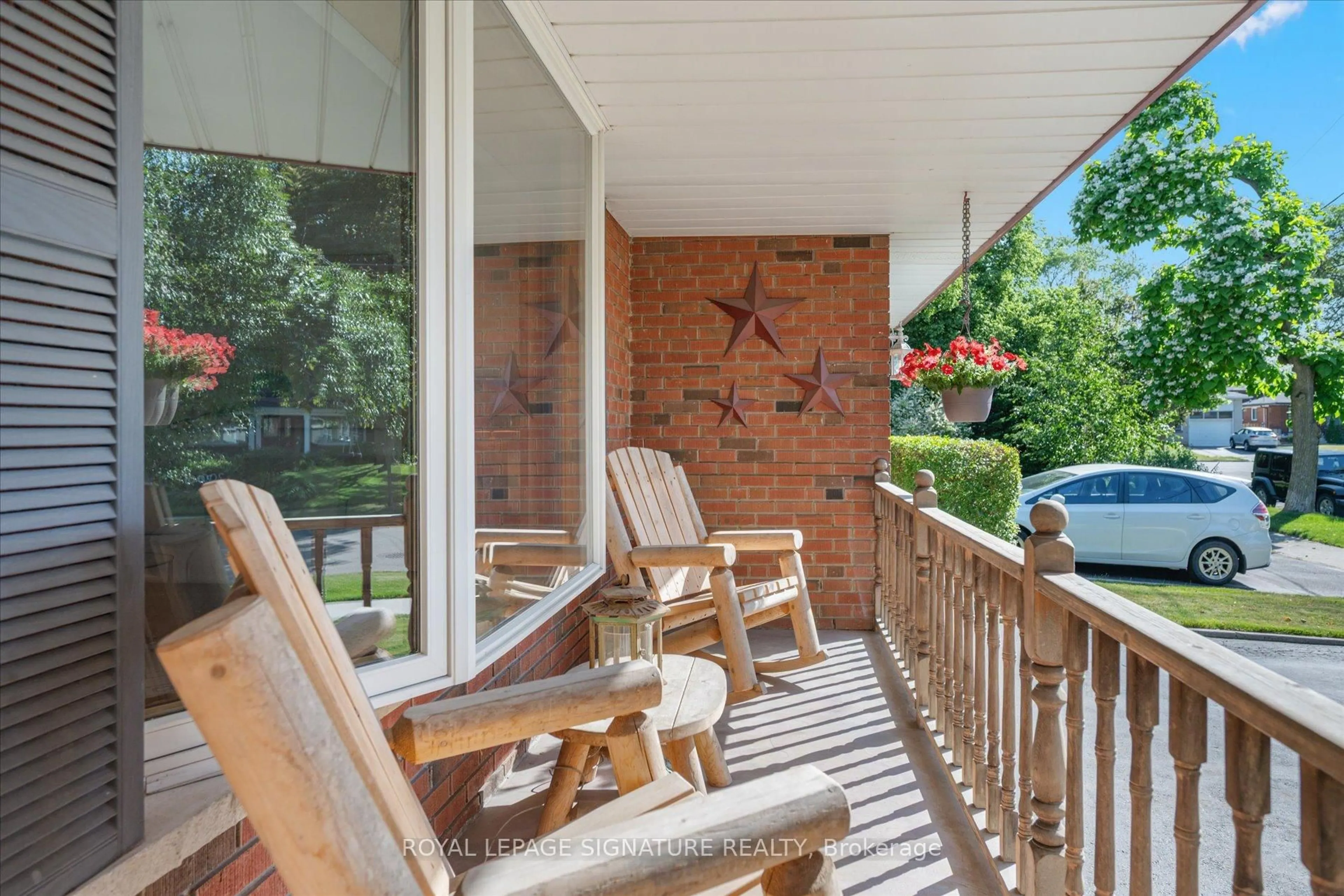 Patio, water/lake/river/ocean view for 2002 Ingledale Rd, Mississauga Ontario L5J 2H2