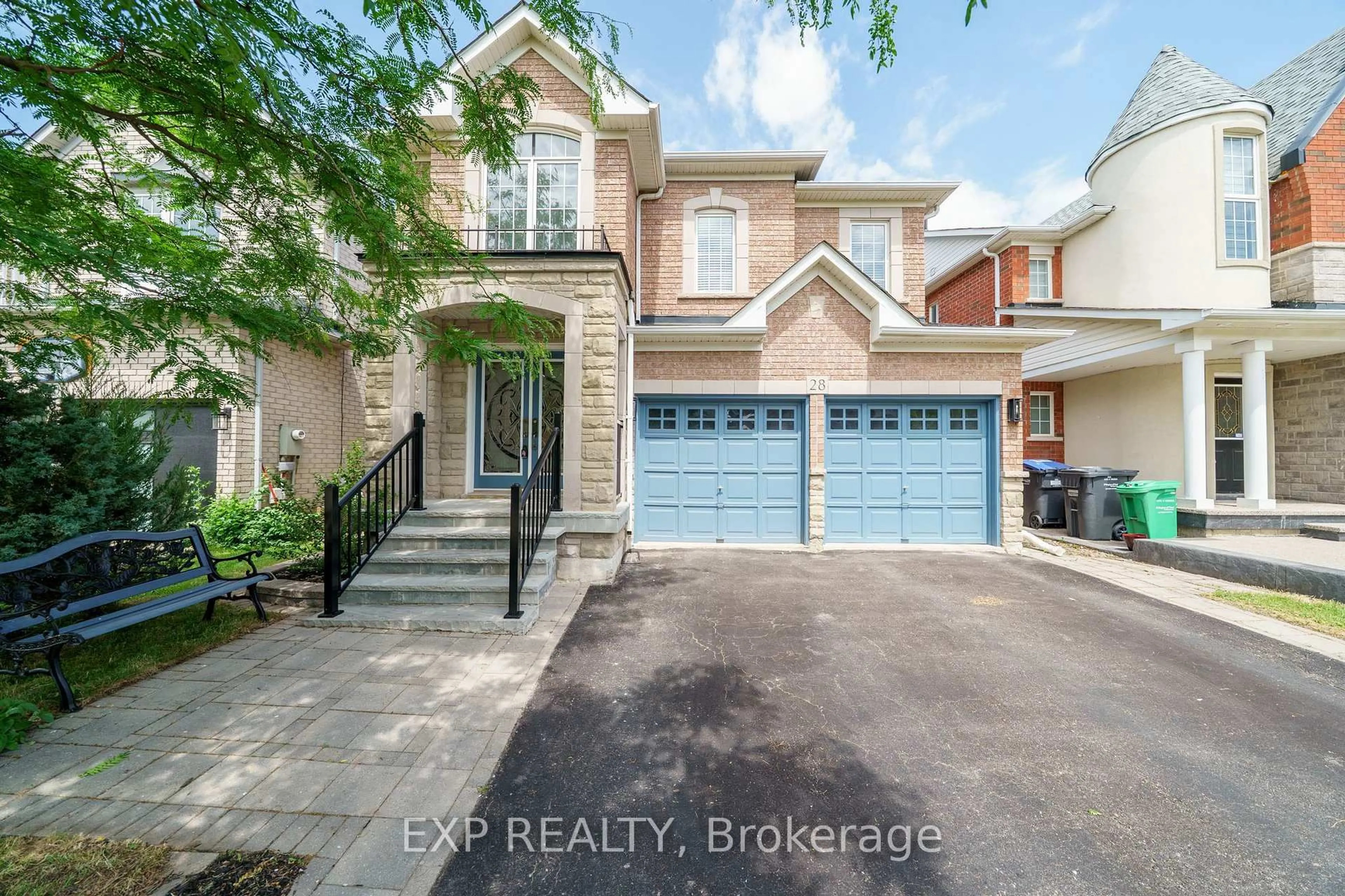A pic from outside/outdoor area/front of a property/back of a property/a pic from drone, street for 28 Ranchero Dr, Brampton Ontario L7A 3C6