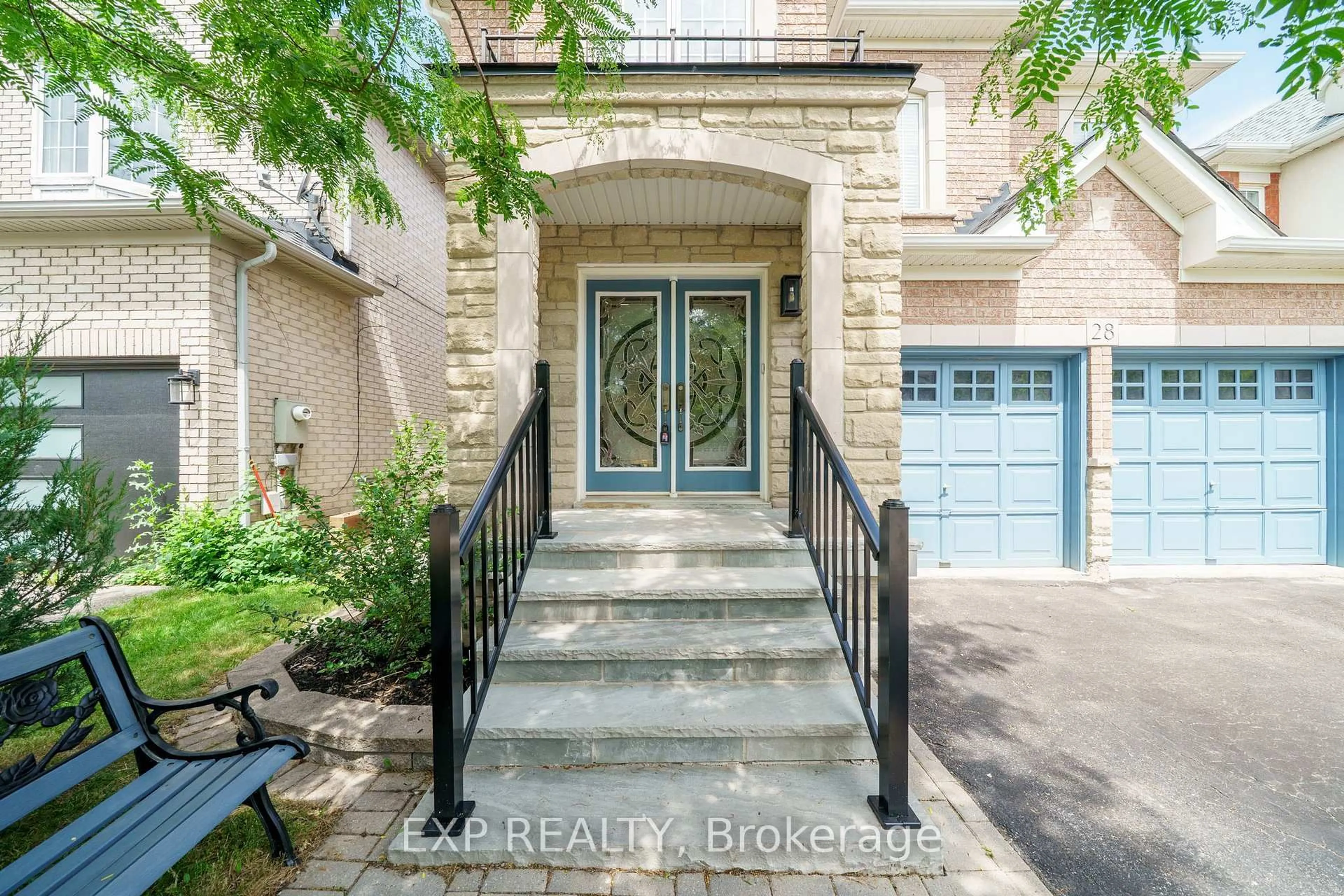 Indoor entryway for 28 Ranchero Dr, Brampton Ontario L7A 3C6
