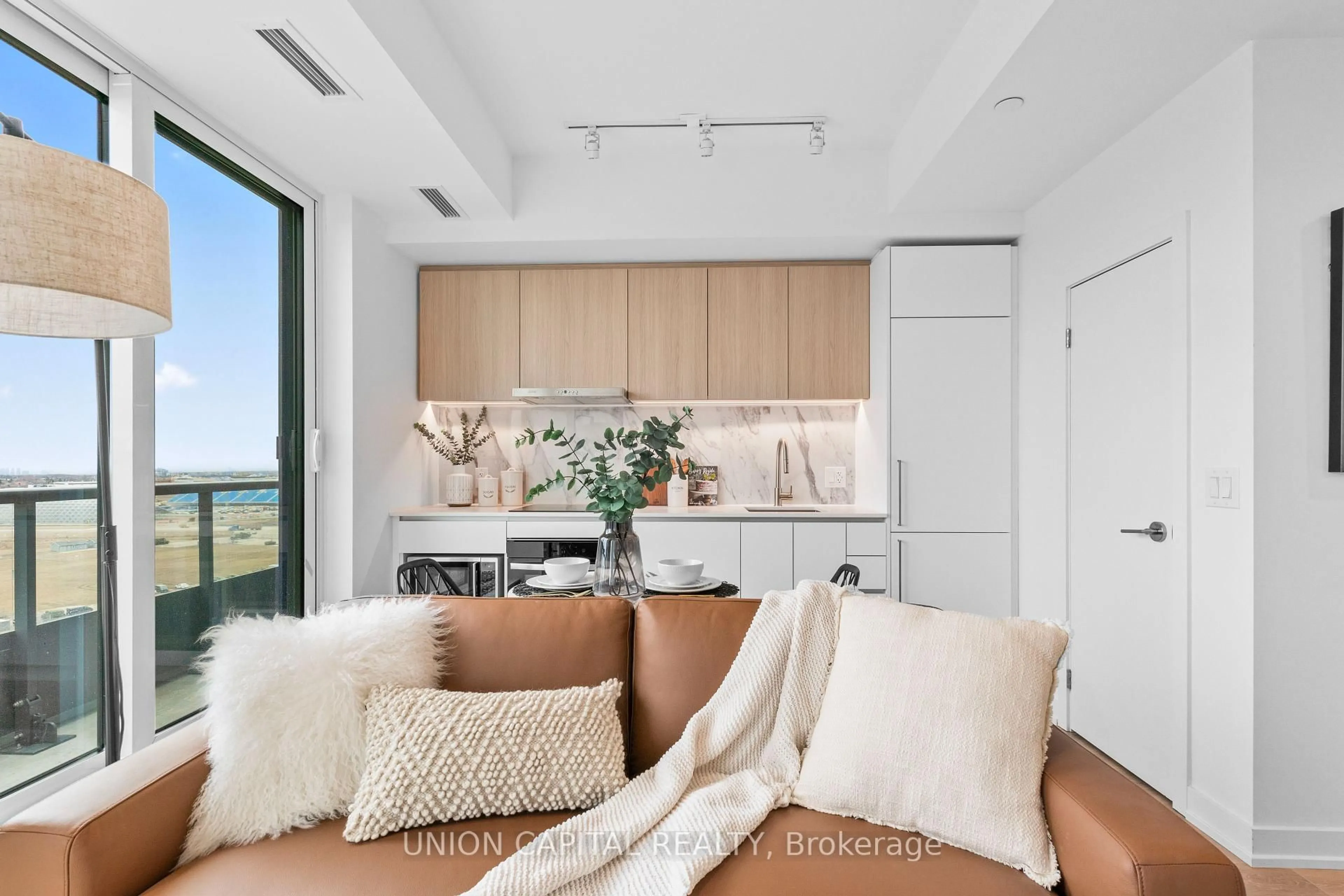 Open concept kitchen, unknown for 1100 Sheppard Ave #PH06, Toronto Ontario M3K 0E4