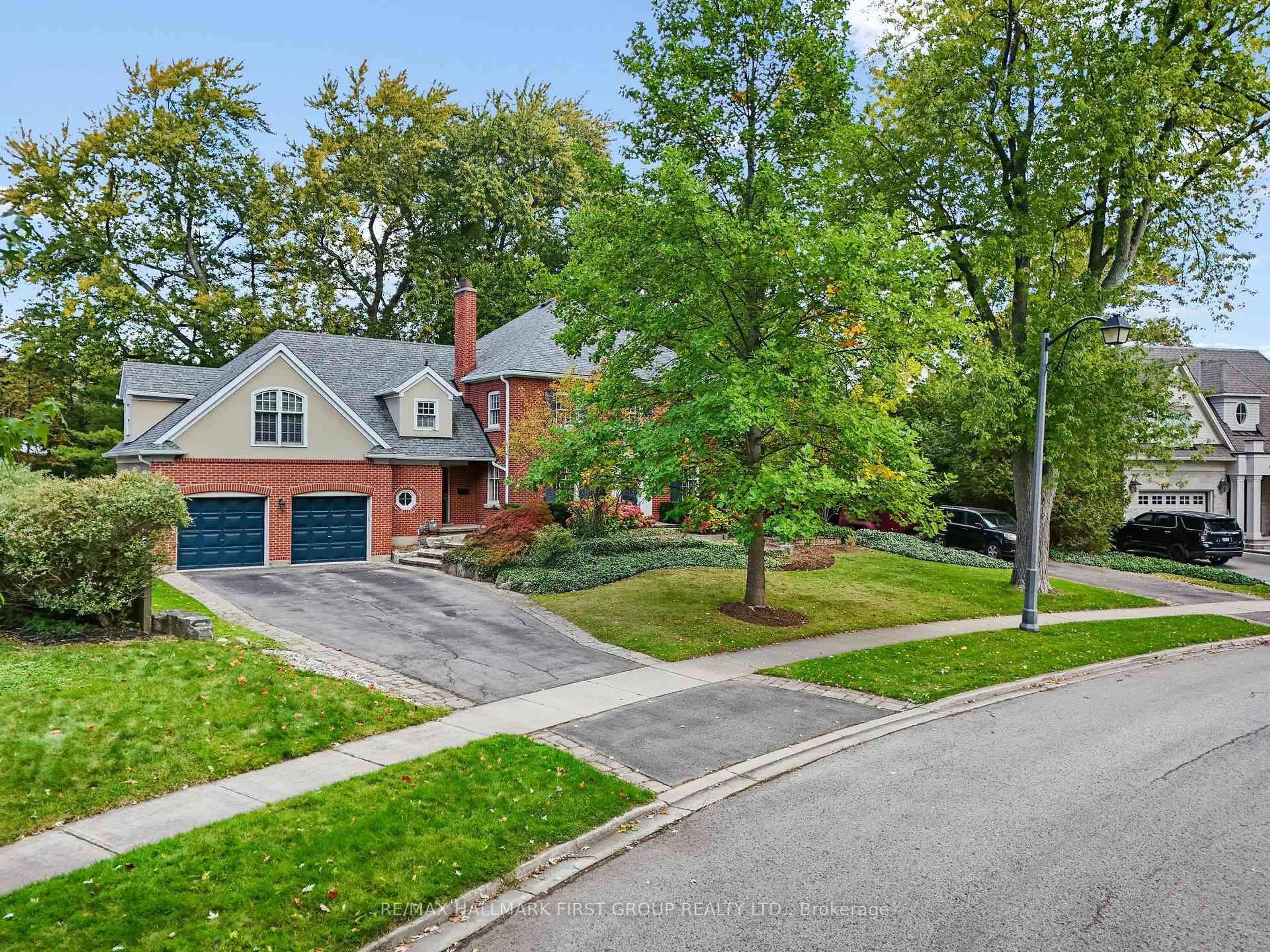 Home with brick exterior material, street for 257 Roseland Cres, Burlington Ontario L7N 1S4