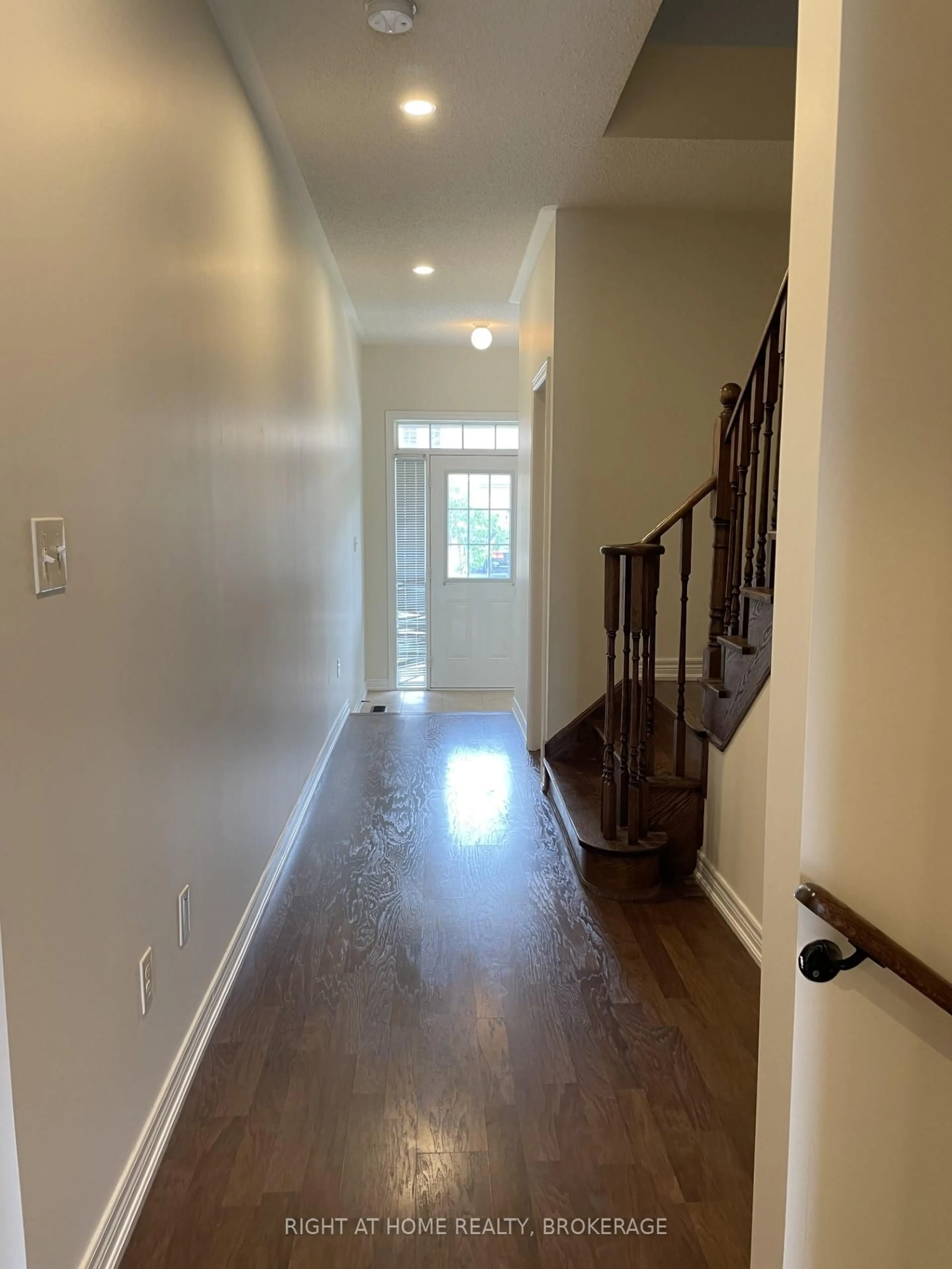 Indoor entryway for 3211 Edwyna Dr, Mississauga Ontario L5M 0V3