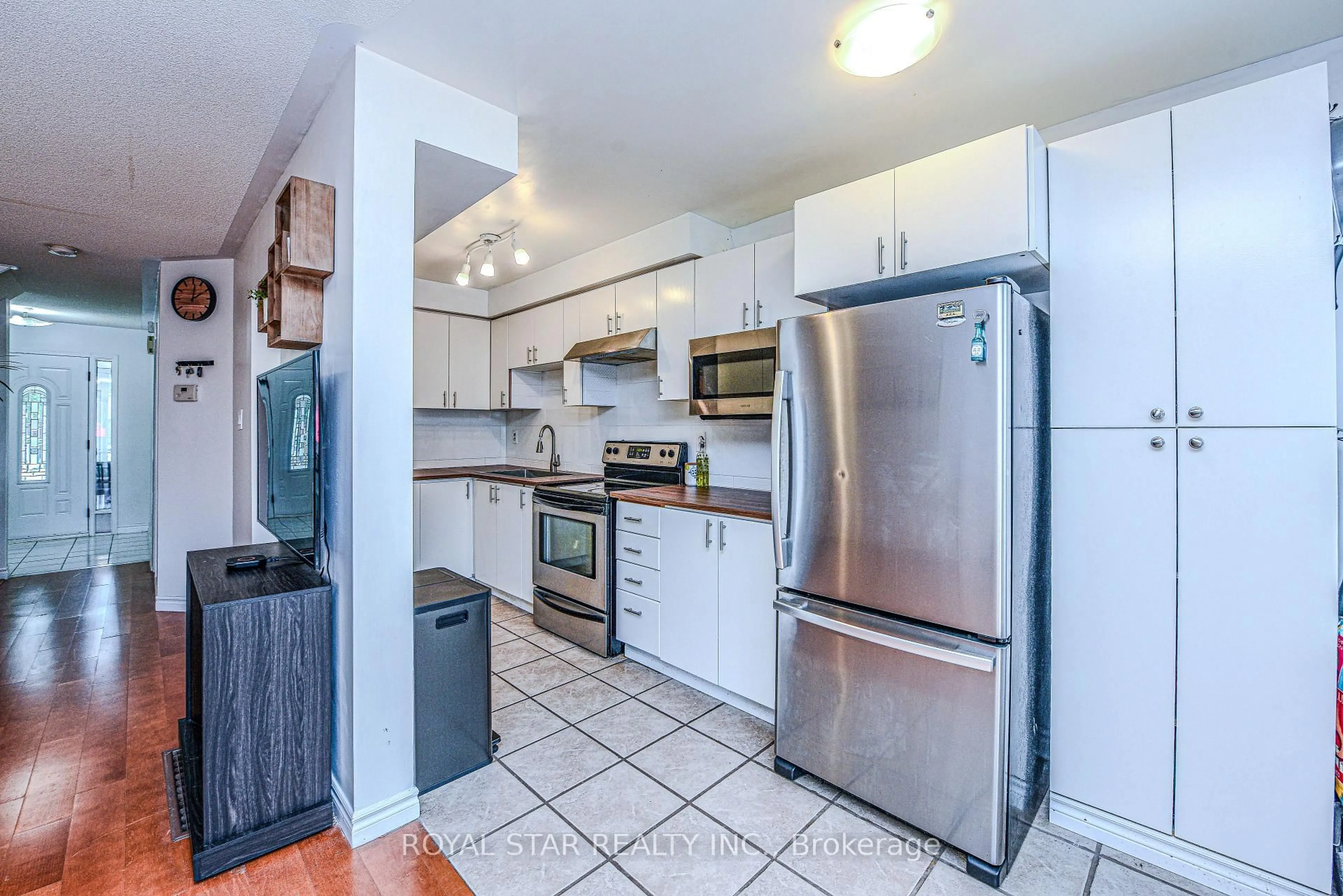 Standard kitchen, ceramic/tile floor for 71 Muirland Cres, Brampton Ontario L6X 4P3