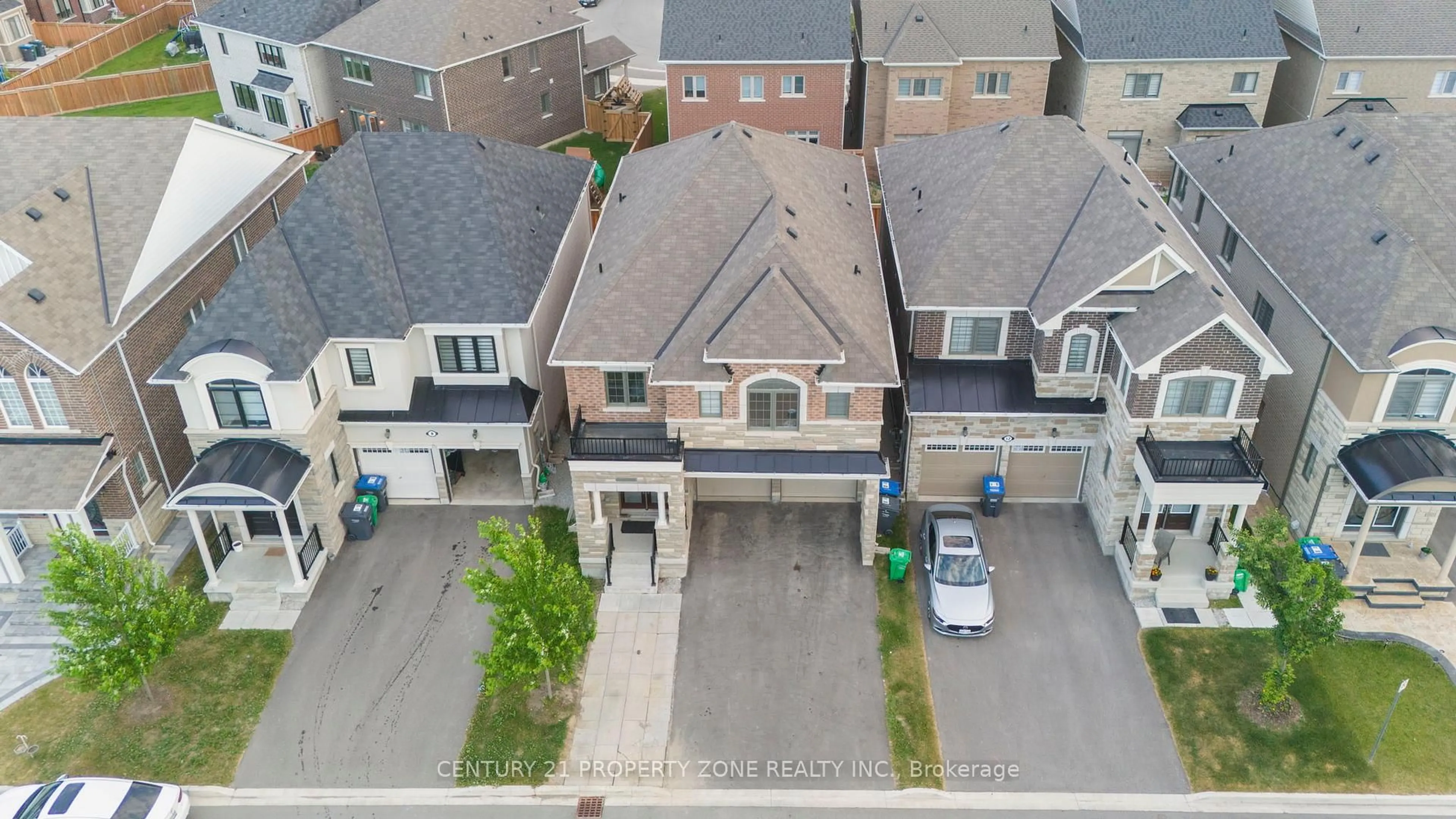 A pic from outside/outdoor area/front of a property/back of a property/a pic from drone, street for 10 Speckled Alder St, Caledon Ontario L7C 4J1