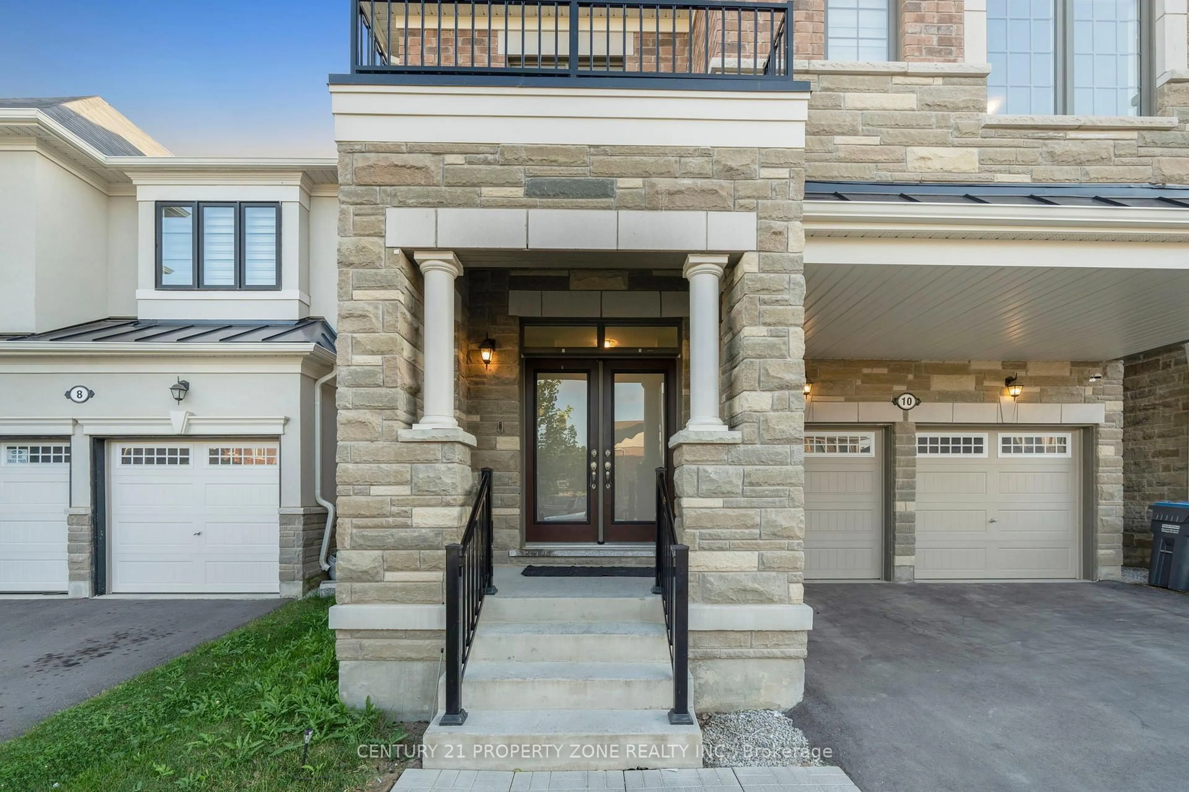Indoor entryway for 10 Speckled Alder St, Caledon Ontario L7C 4J1