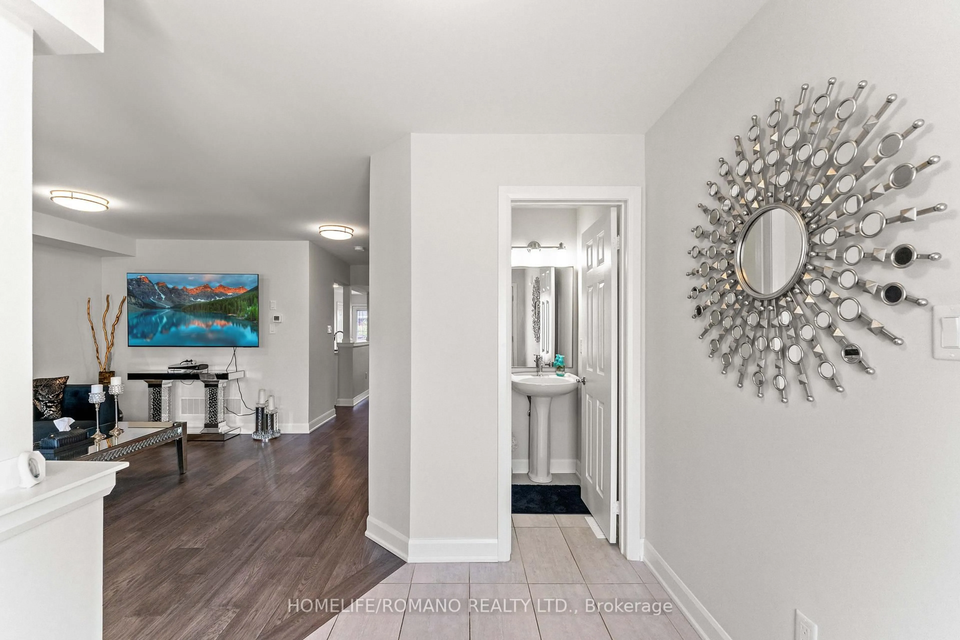 Indoor entryway for 14480 Danby Rd, Halton Hills Ontario L7G 6M3