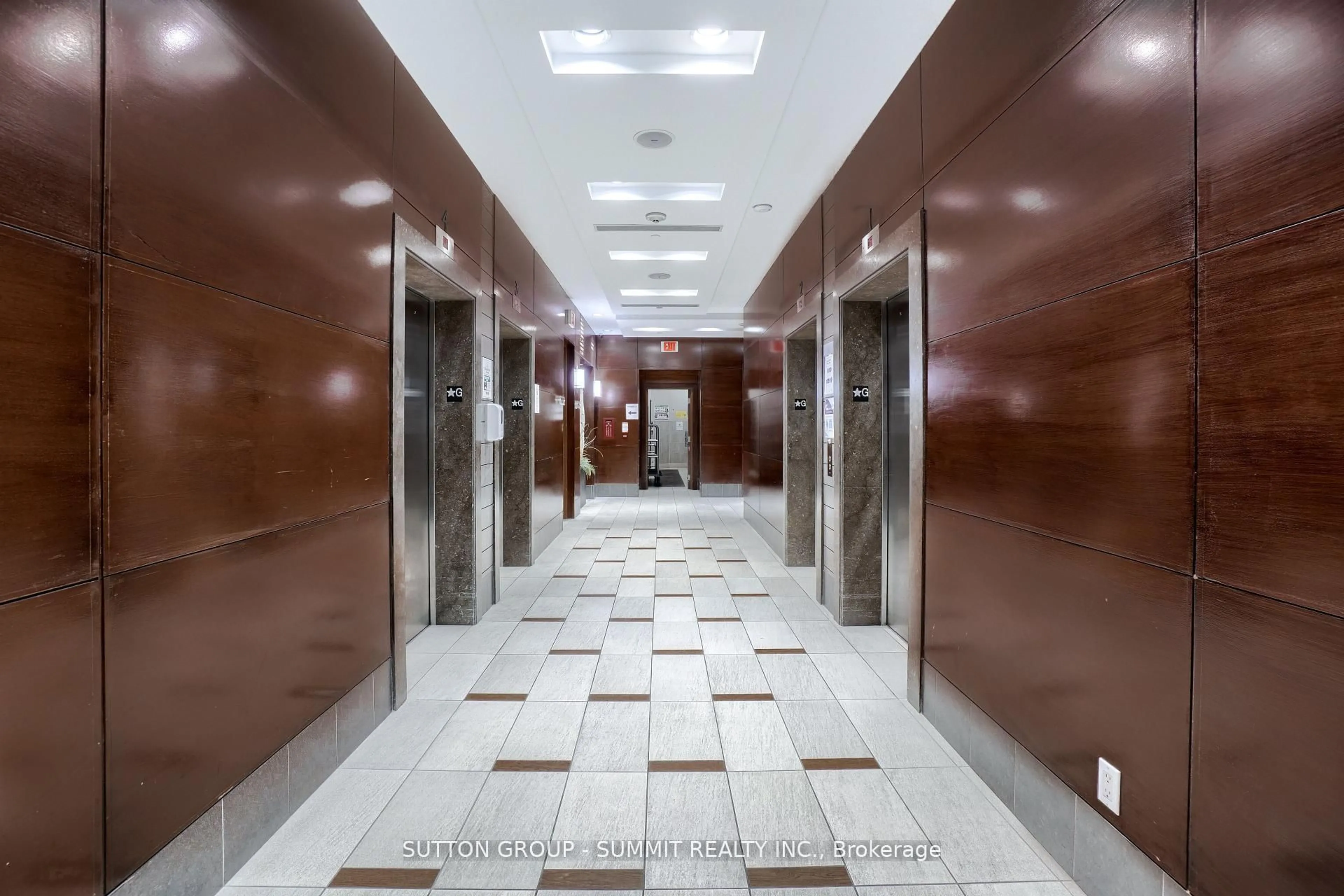 Indoor foyer for 310 BURNHAMTHORPE Rd #2310, Mississauga Ontario L5B 4P9