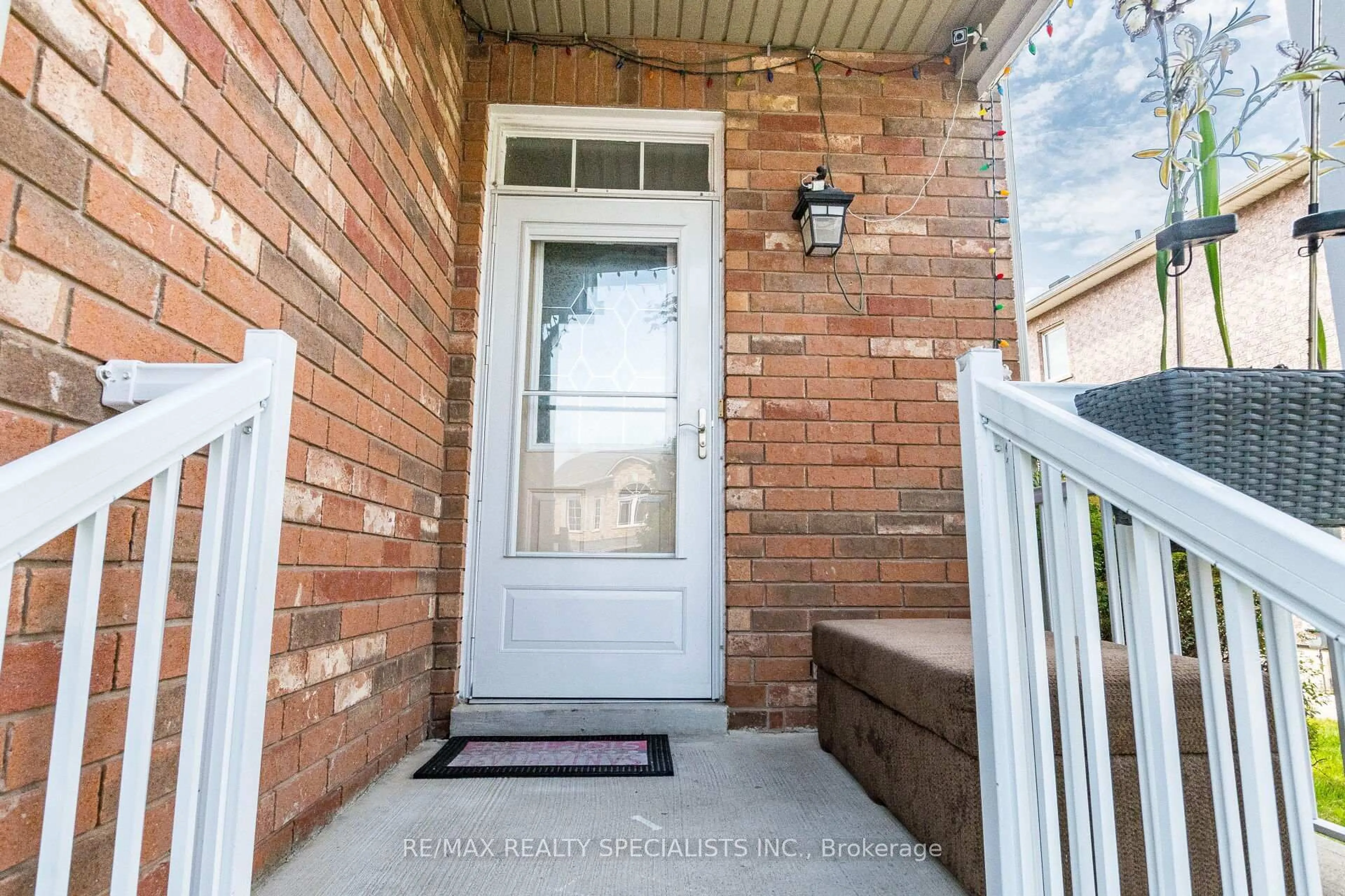 Indoor entryway for 6672 Opera Glass Cres, Mississauga Ontario L5W 1R8