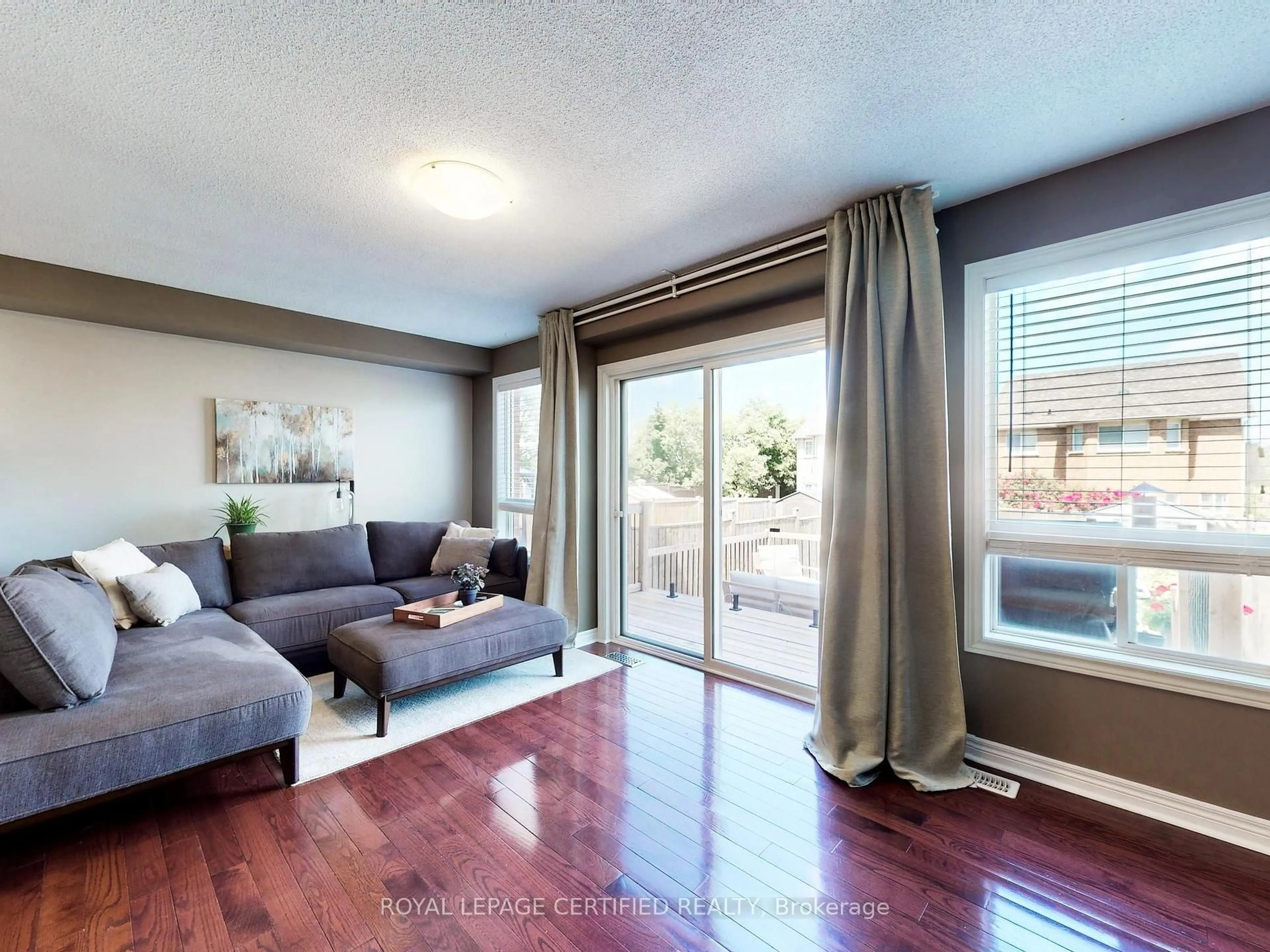 Living room with furniture, unknown for 36 Aida Crt, Caledon Ontario L7E 2G8