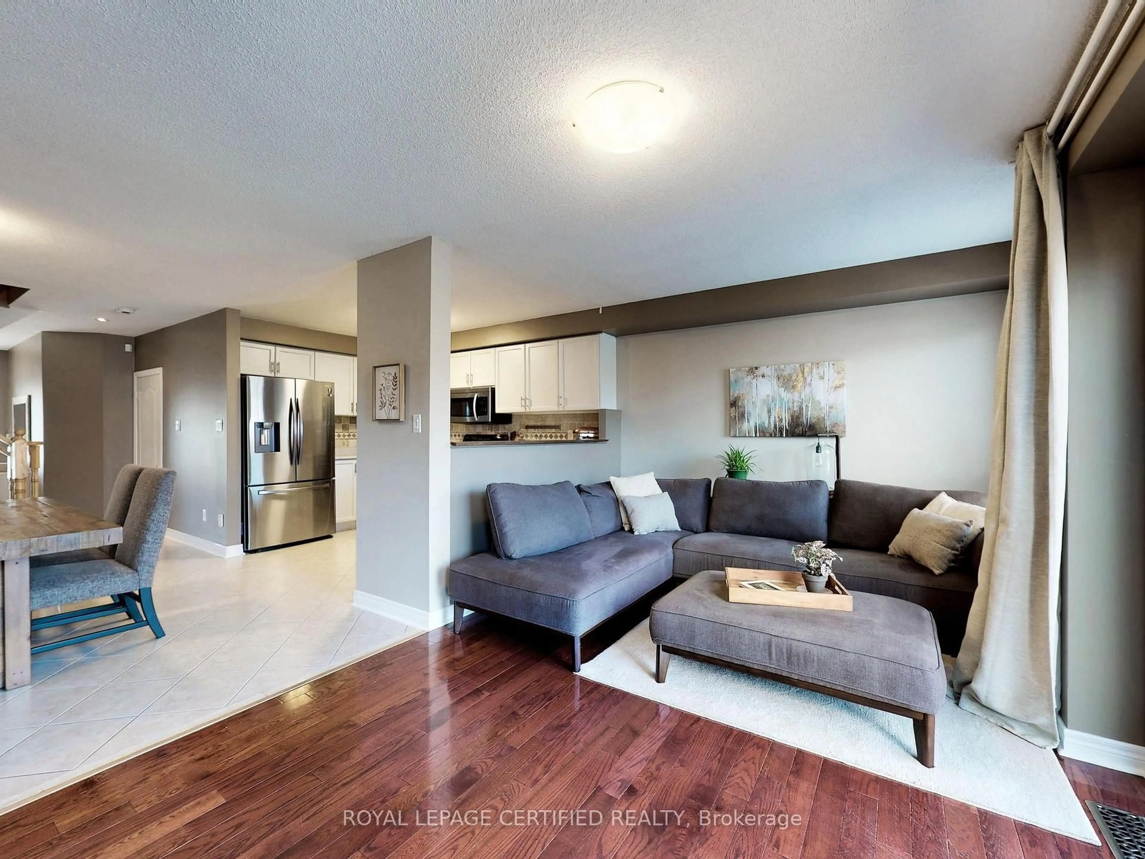 Living room with furniture, unknown for 36 Aida Crt, Caledon Ontario L7E 2G8