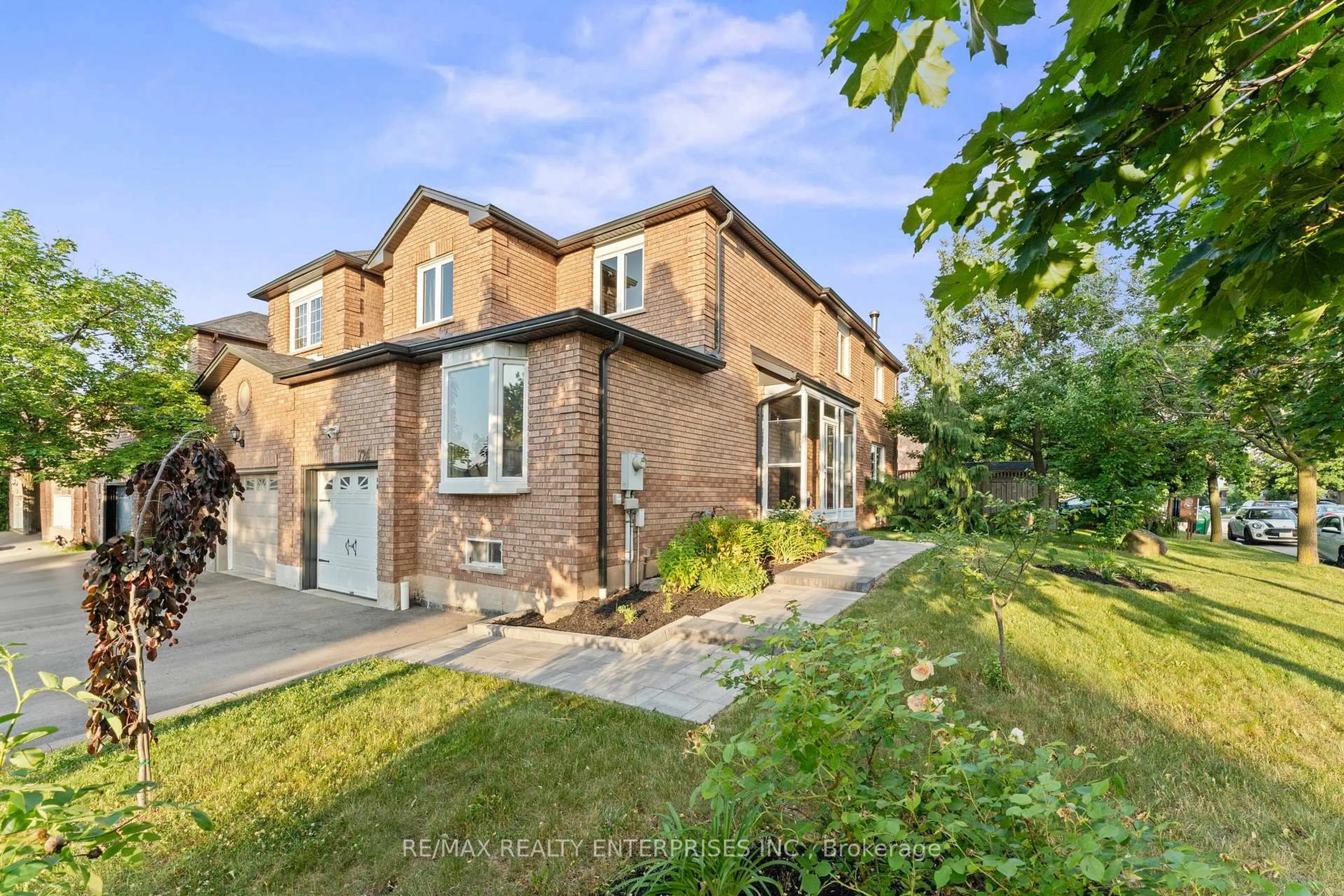 Home with brick exterior material, street for 724 Ashprior Ave, Mississauga Ontario L5R 3P1