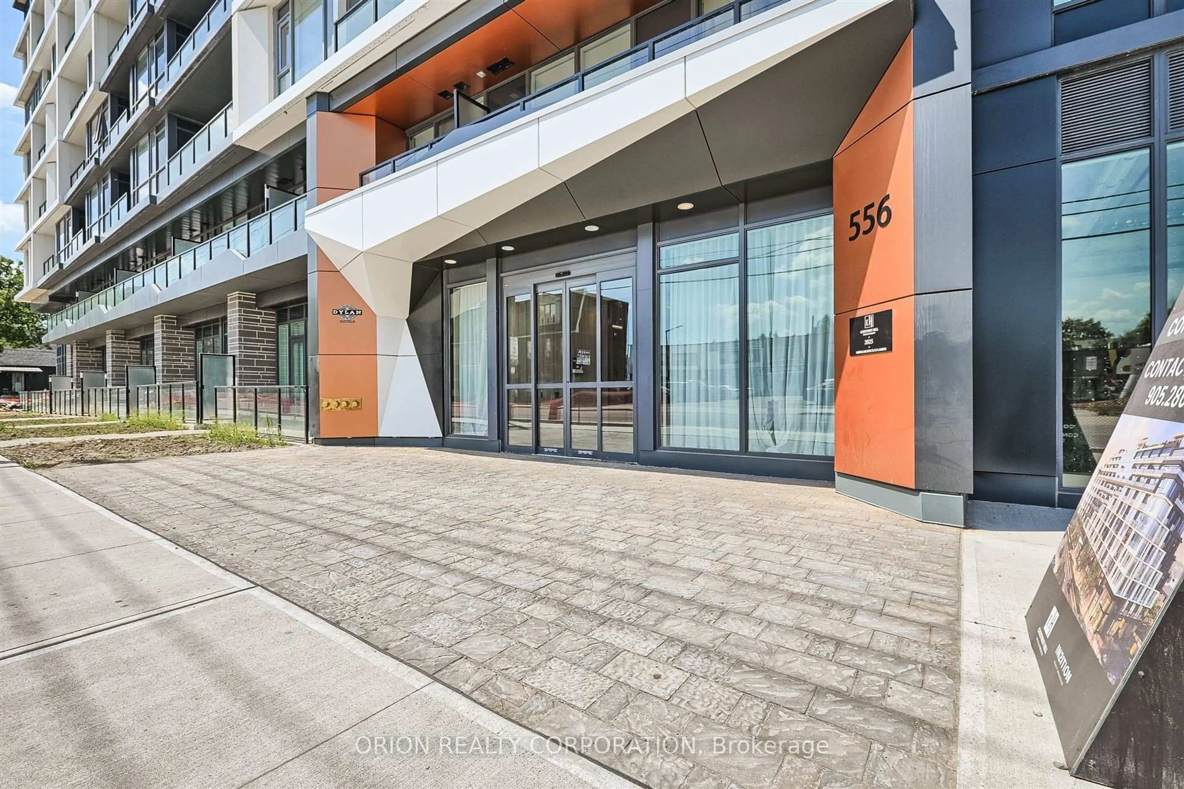 Indoor foyer for 556 Marlee Ave #311, Toronto Ontario M6B 0B1