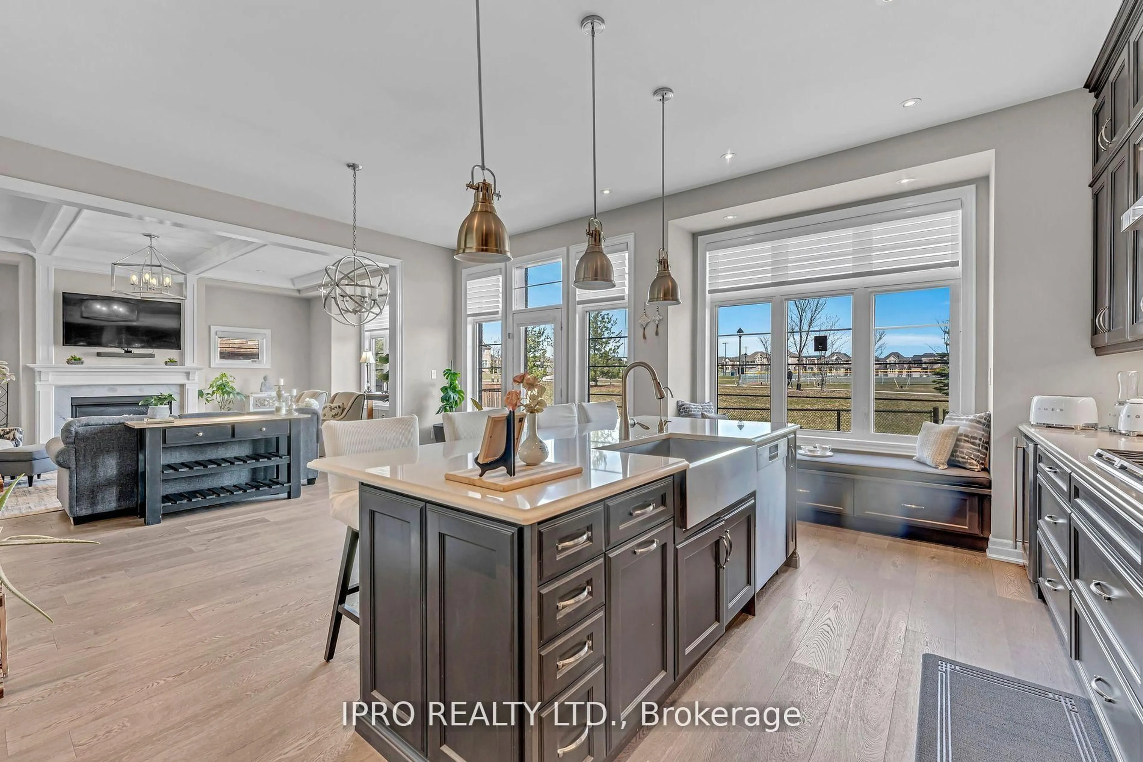 Open concept kitchen, ceramic/tile floor for 3173 Sunflower Dr, Oakville Ontario L6M 0Z4