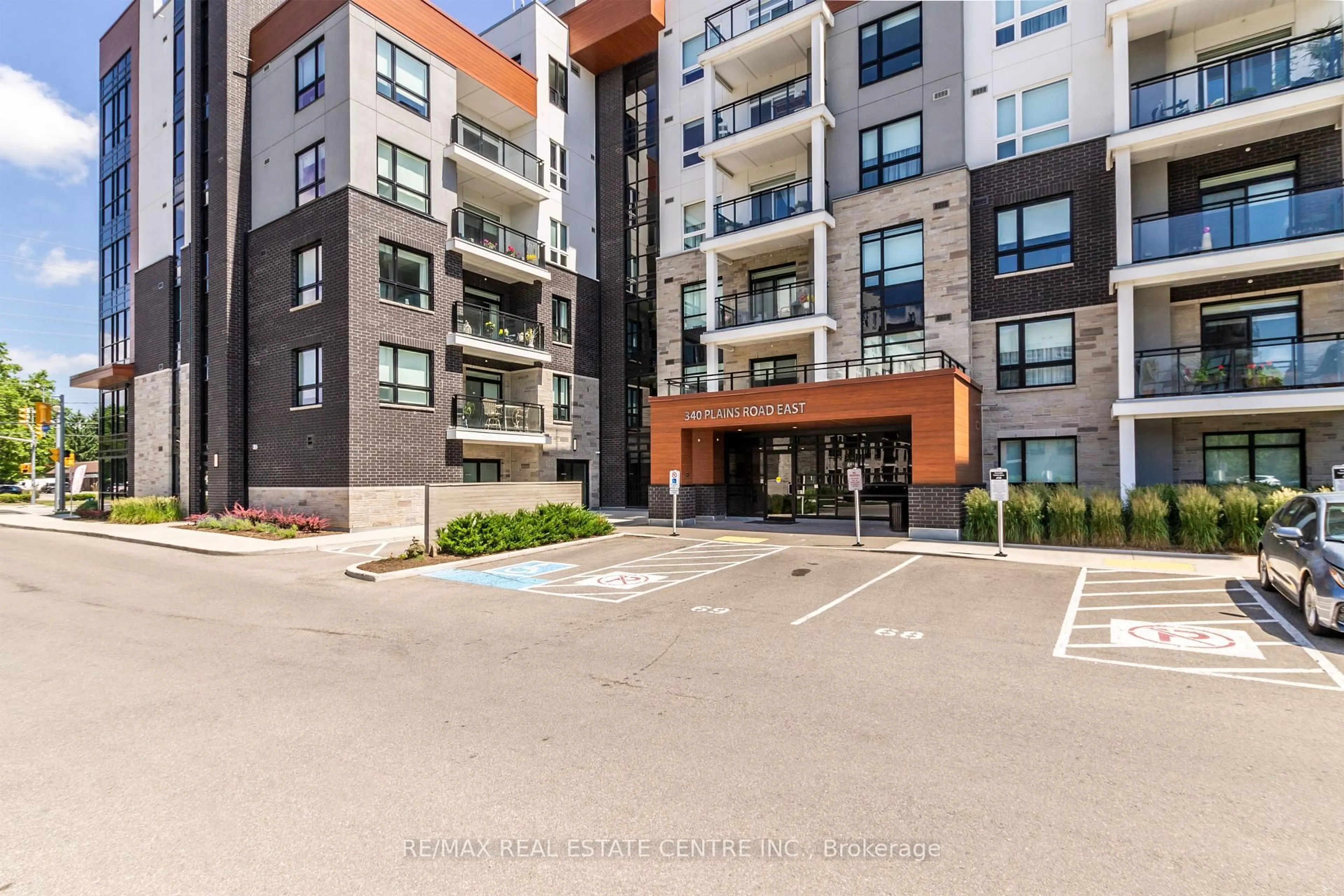 Patio, street for 340 Plains Rd #611, Burlington Ontario L7T 2C8