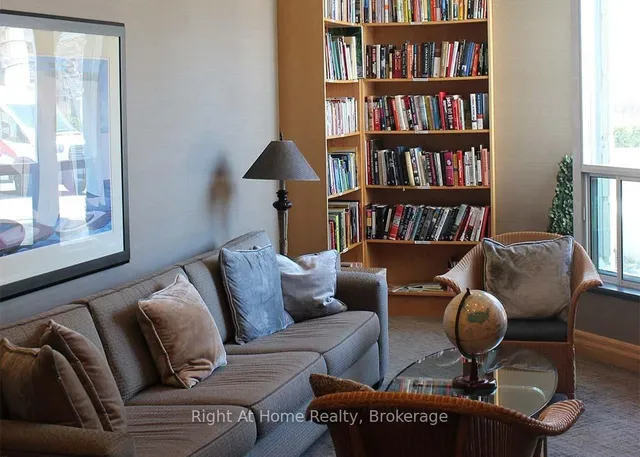 Primary image of 2111 Lake Shore Blvd Unit 605