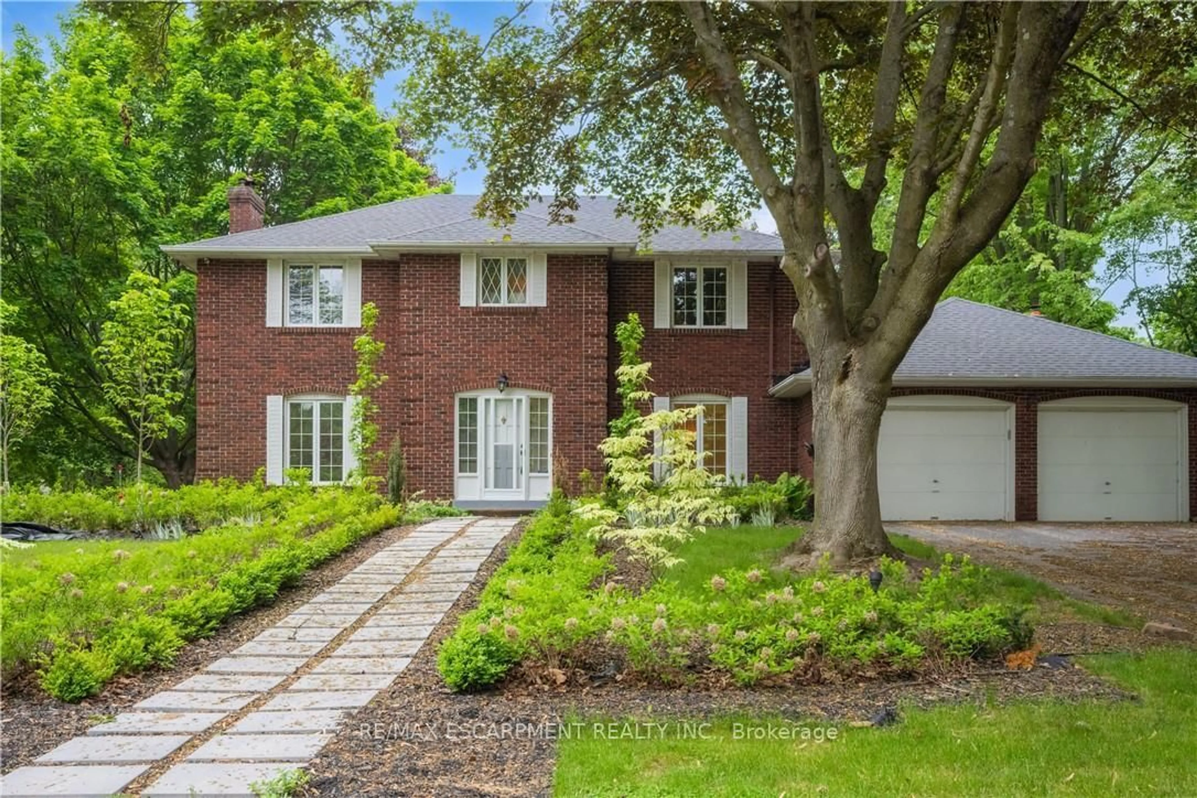 Home with brick exterior material, street for 120 Castle Cres, Oakville Ontario L6J 5H3