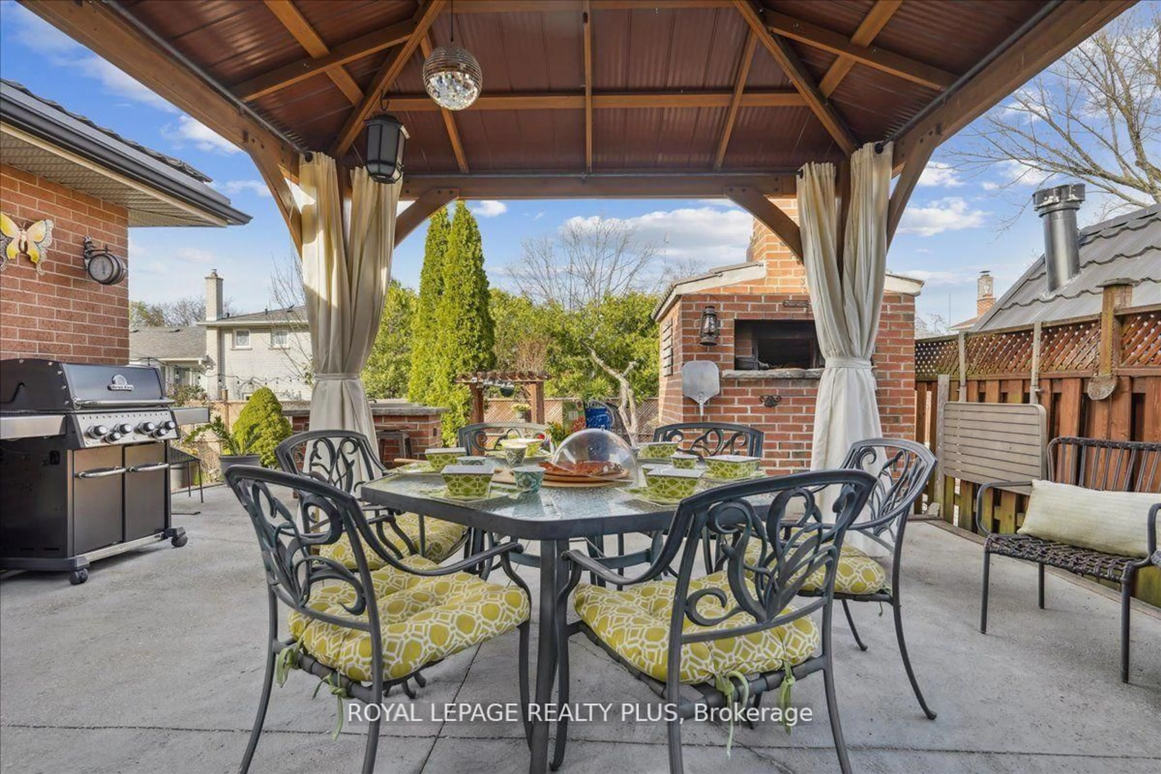 Patio, unknown for 2409 Speyside Dr, Mississauga Ontario L5K 1X5