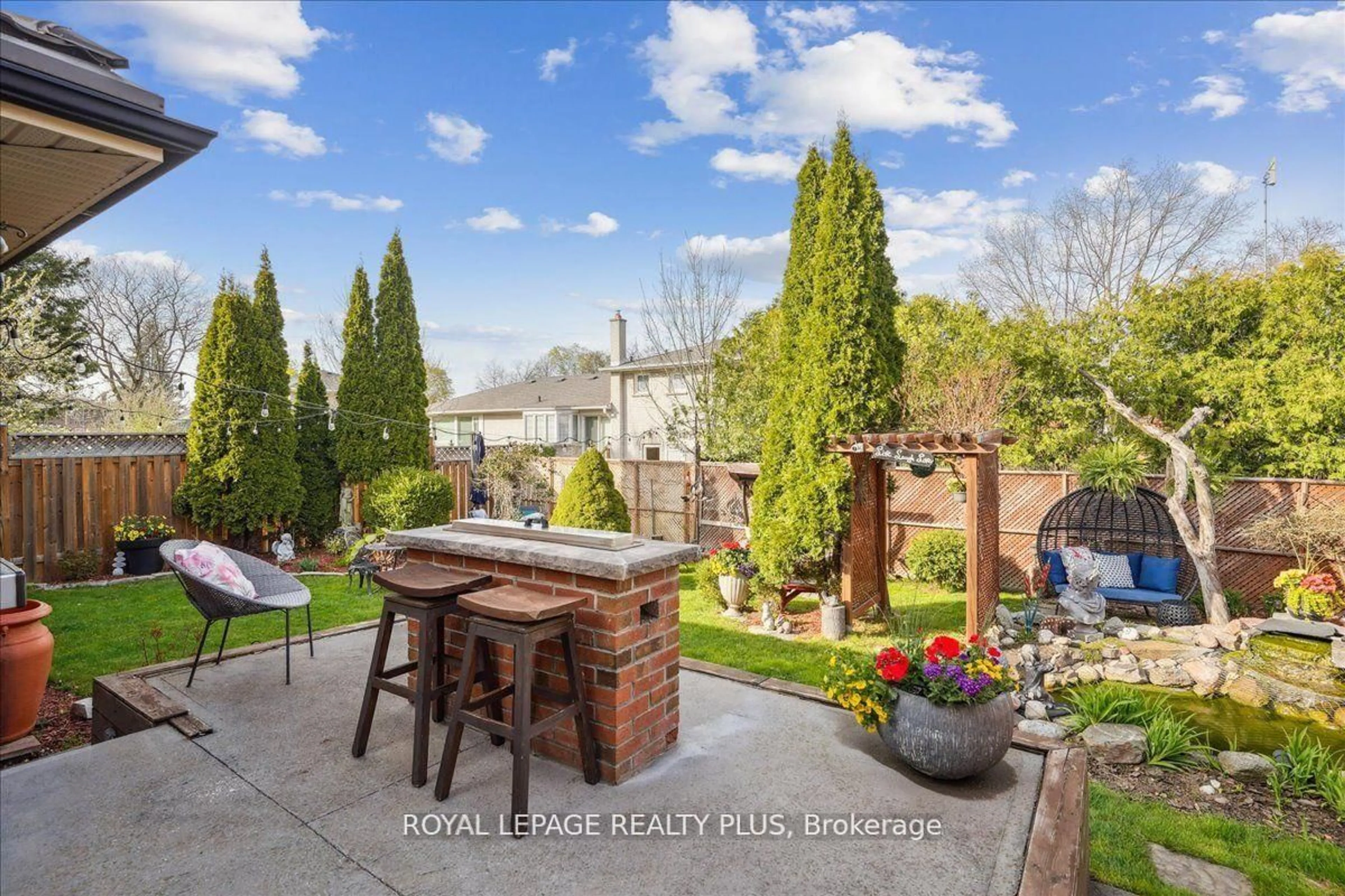 Patio, unknown for 2409 Speyside Dr, Mississauga Ontario L5K 1X5