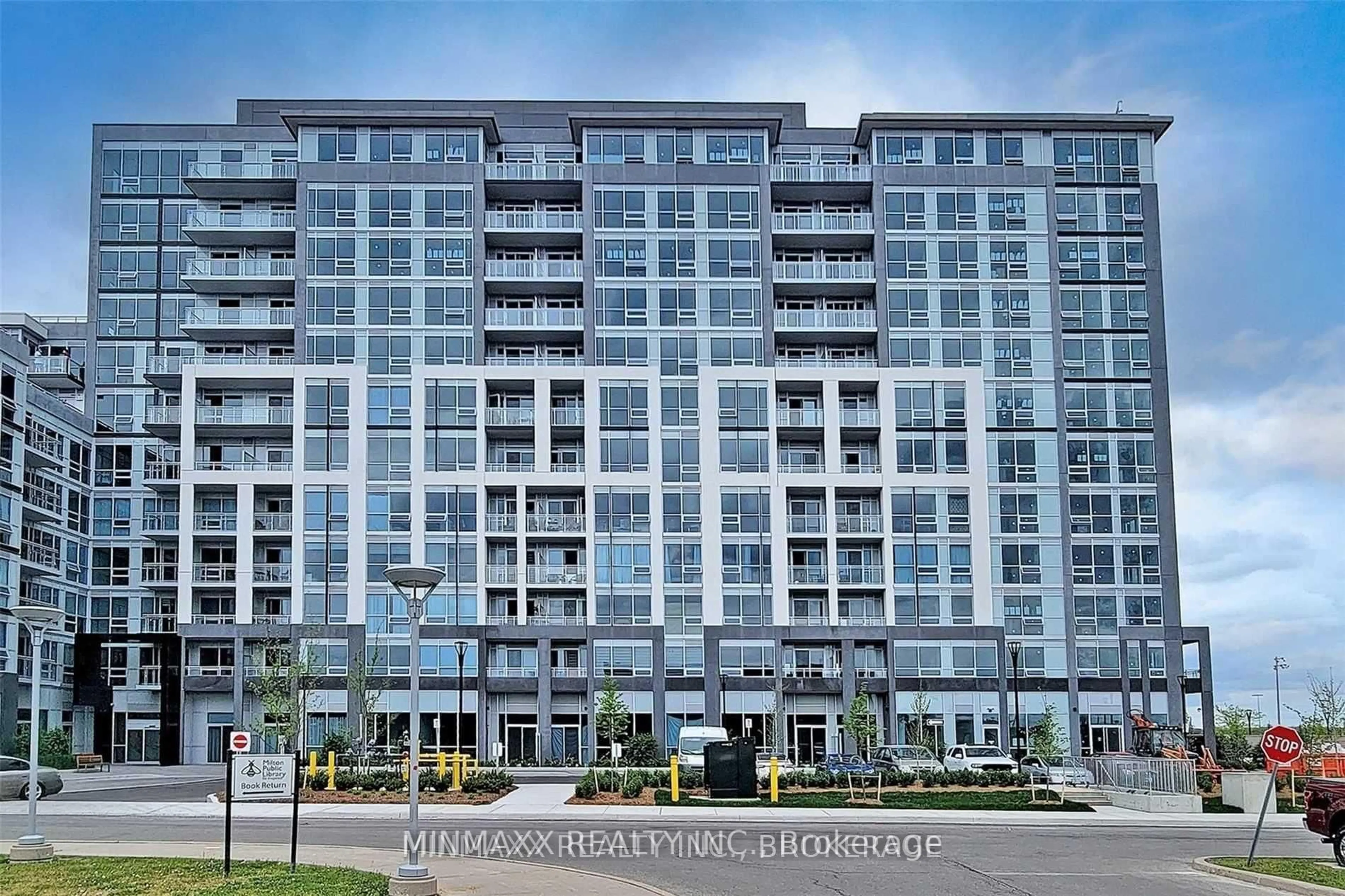 Indoor foyer for 1050 Main St #222, Milton Ontario L9T 6H7