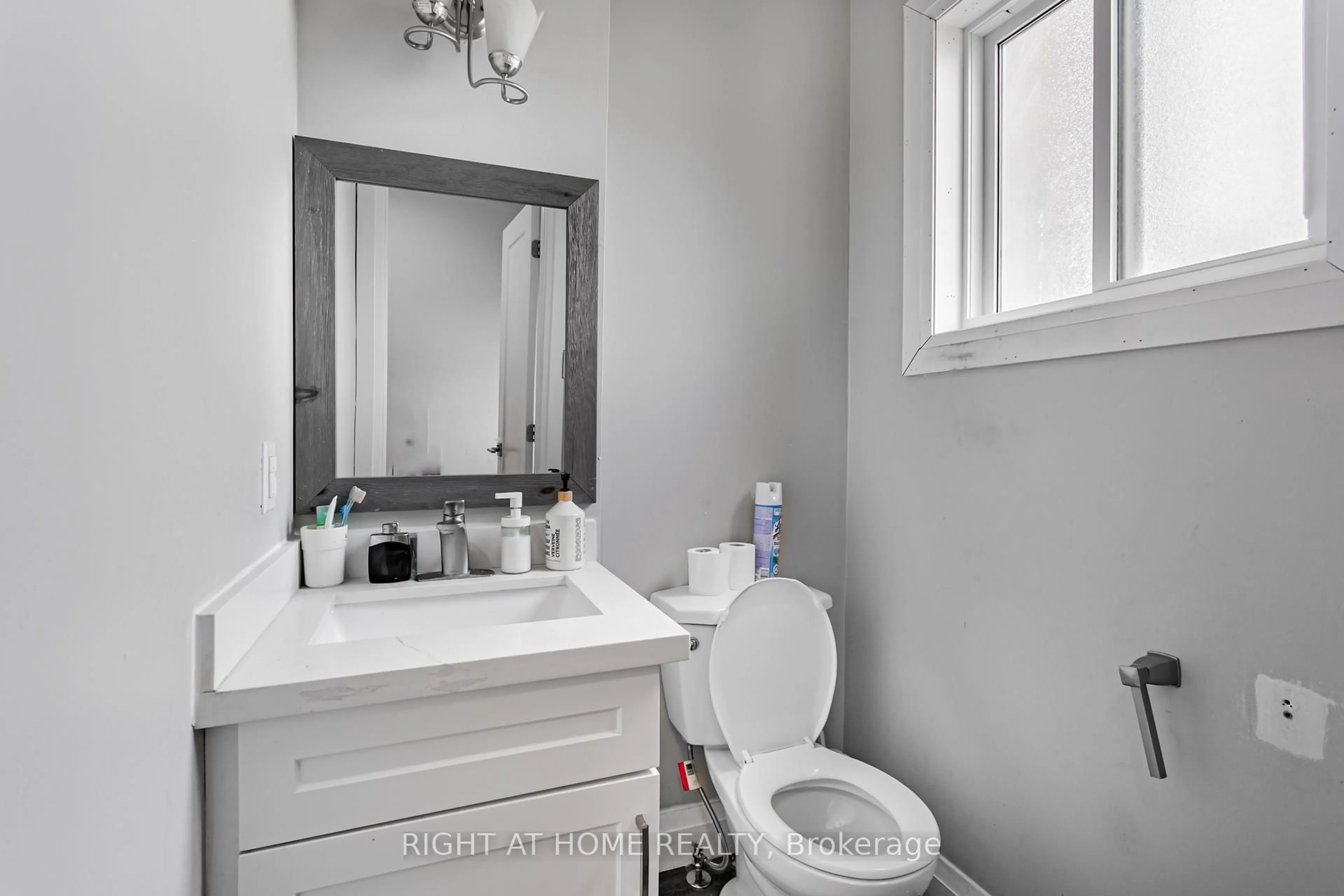 Standard bathroom, ceramic/tile floor for 3345 Silverado Dr #69, Mississauga Ontario L5A 3Y8