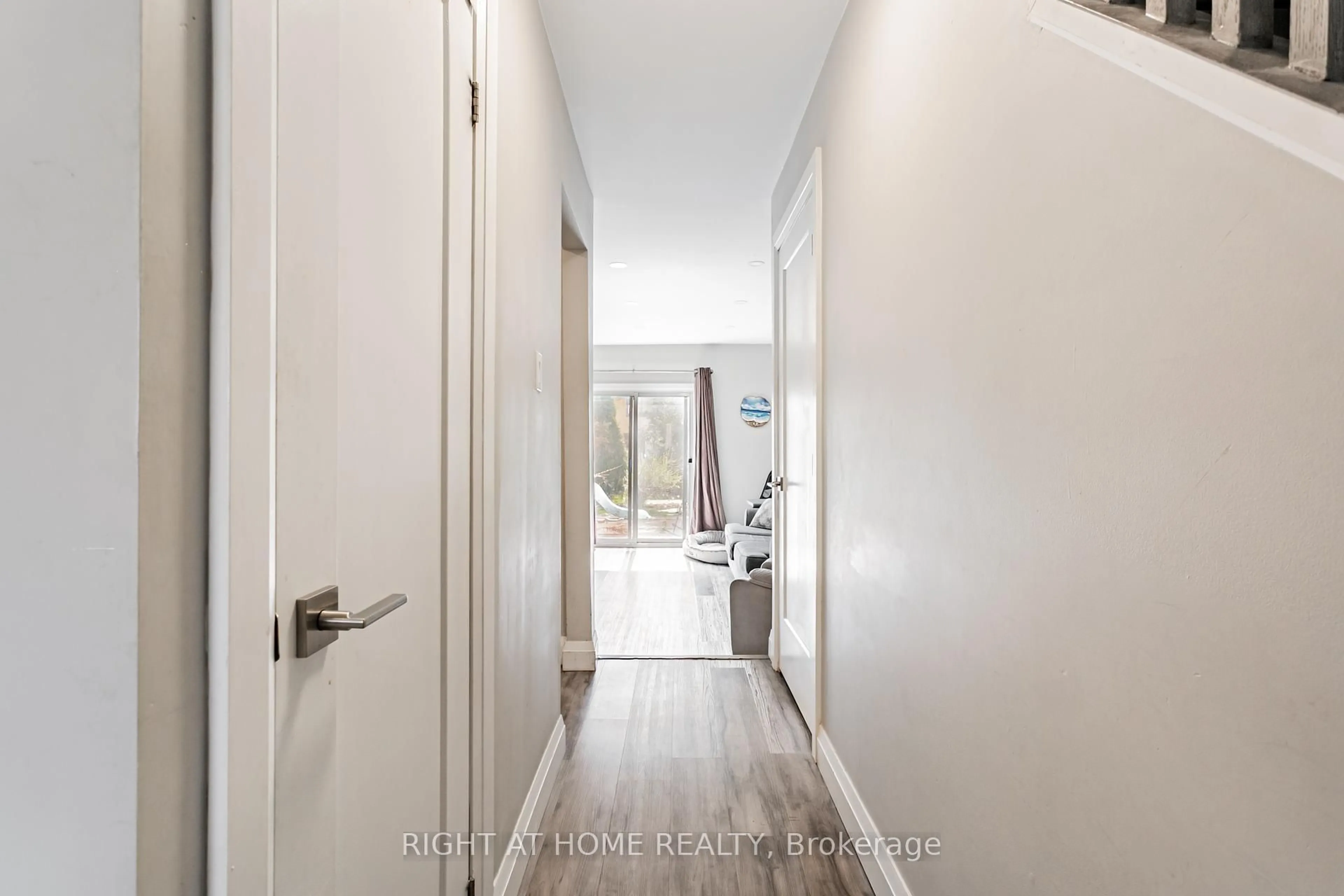 Indoor entryway for 3345 Silverado Dr #69, Mississauga Ontario L5A 3Y8