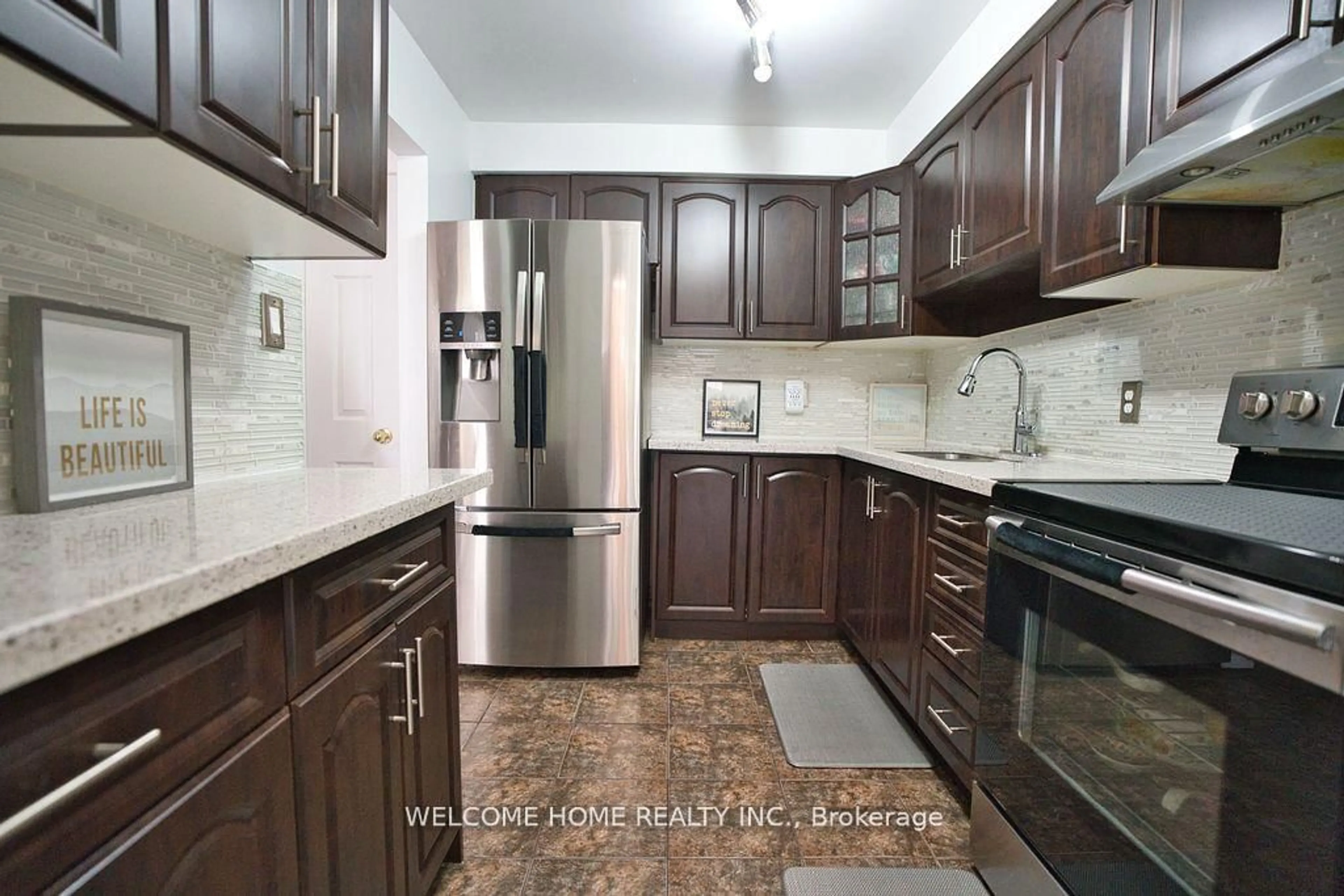 Standard kitchen, unknown for 49 Carleton Pl, Brampton Ontario L6T 3Z4