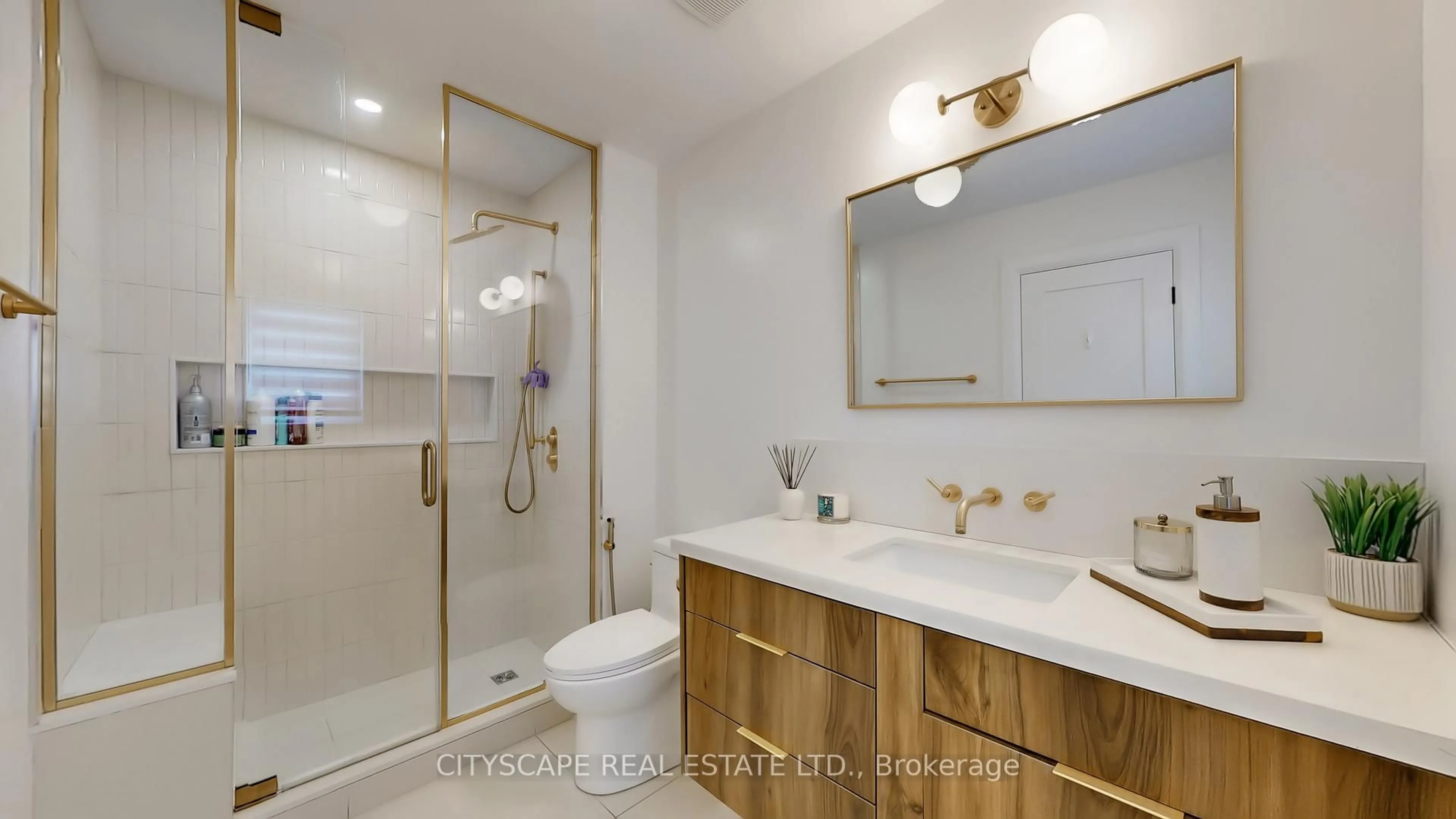Standard bathroom, ceramic/tile floor for 5966 River Grove Ave, Mississauga Ontario L5M 4Z8